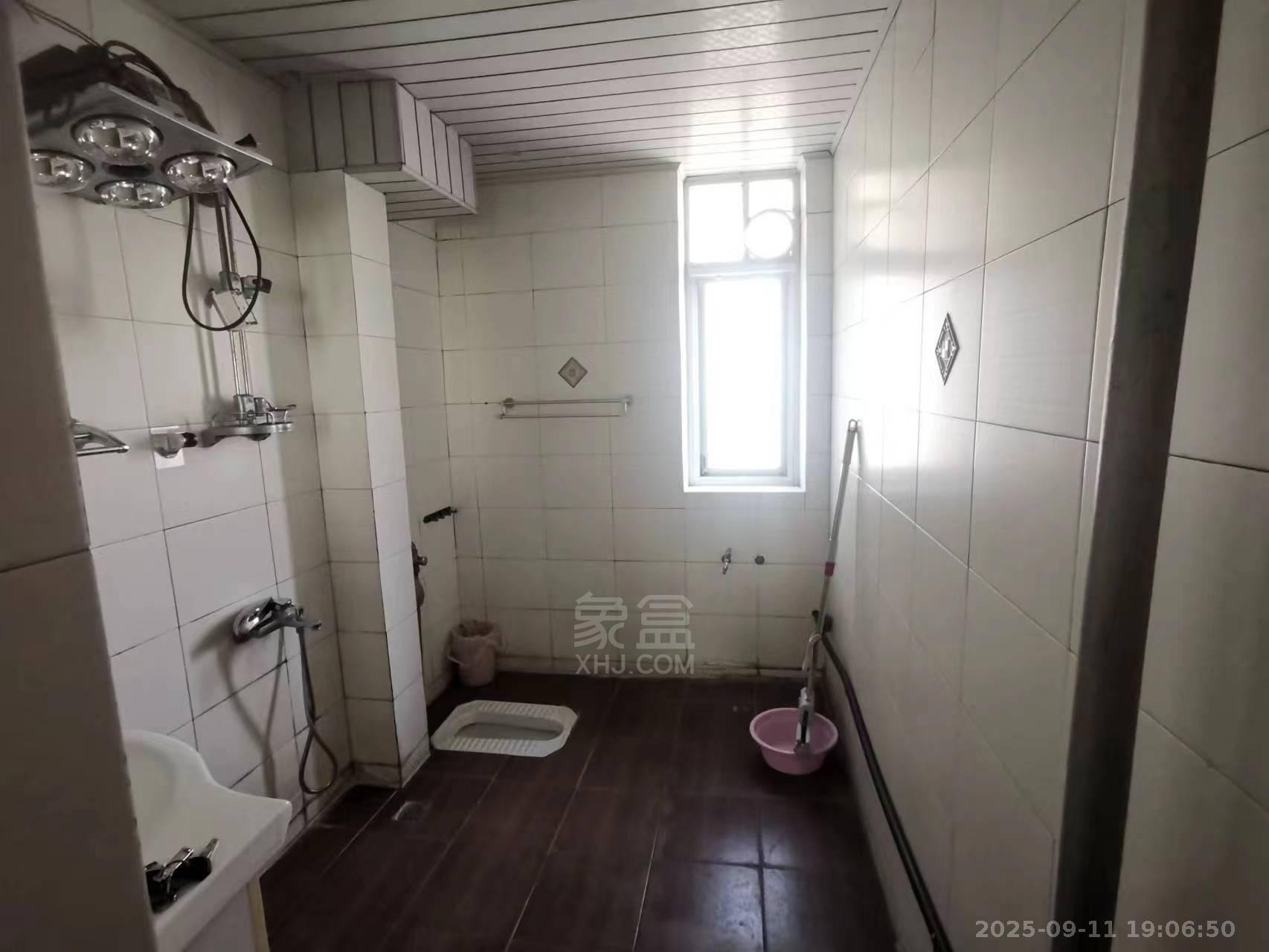 日报社 3室2厅2卫 1300.0元/月 日报社 3室2厅2卫 1300.0元/月室内图