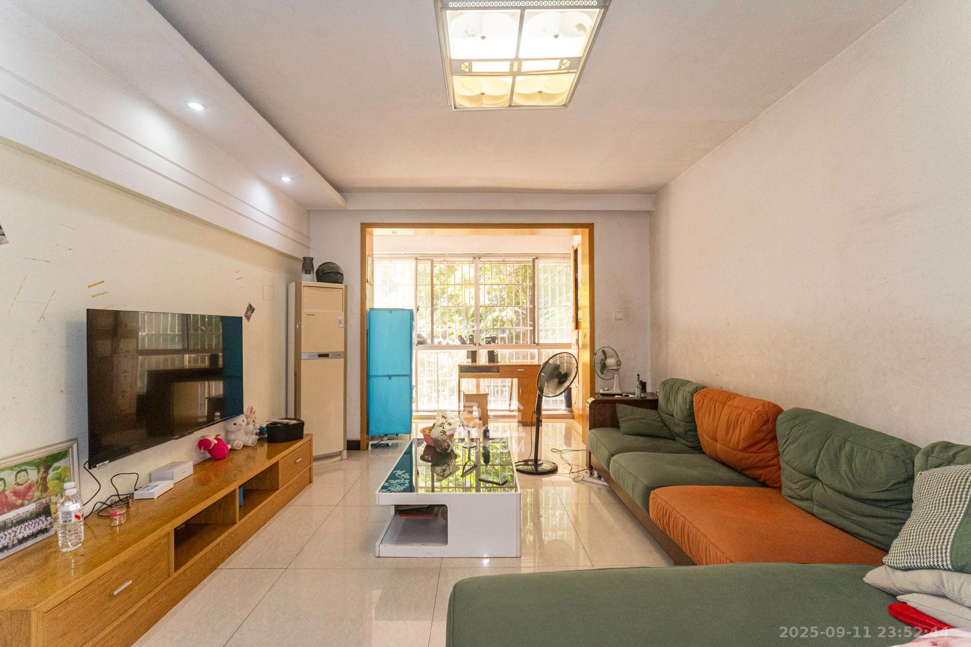 长丰星城 3室2厅1卫 37.0万 长丰星城 3室2厅1卫 37.0万客厅