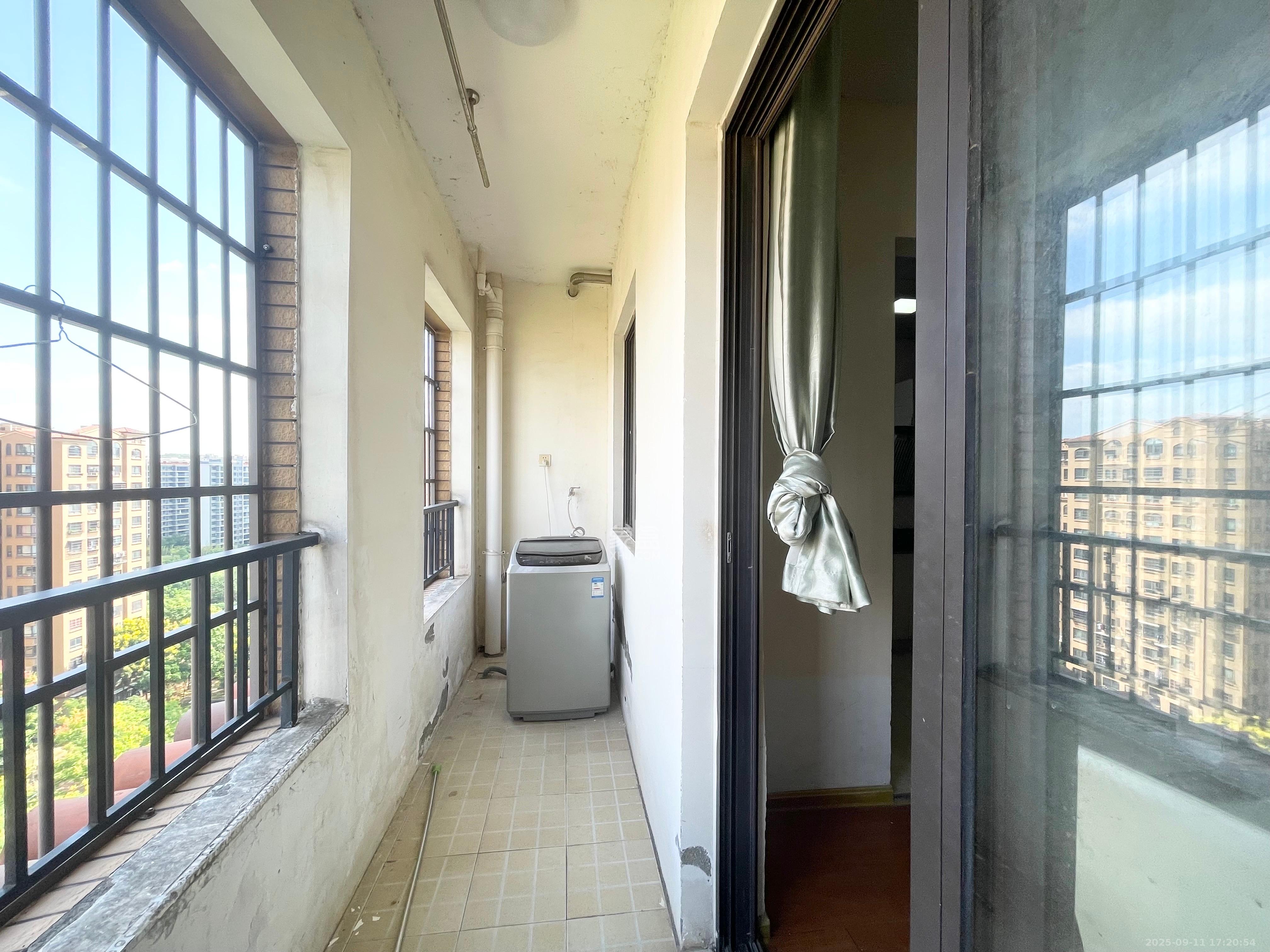 中信凯旋蓝岸（中信新城三期）  3室2厅2卫    2100.0元/月室内图