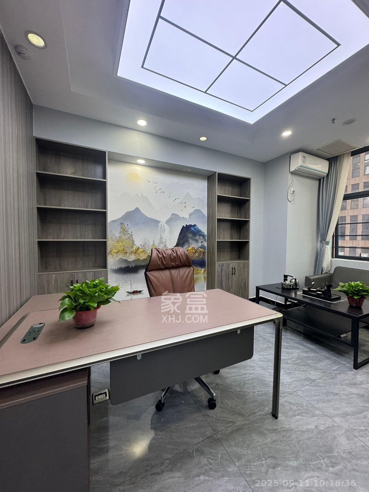 华润置地广场二期  2室1厅1卫    4500.0元/月 华润置地广场二期  2室1厅1卫    4500.0元/月室内图