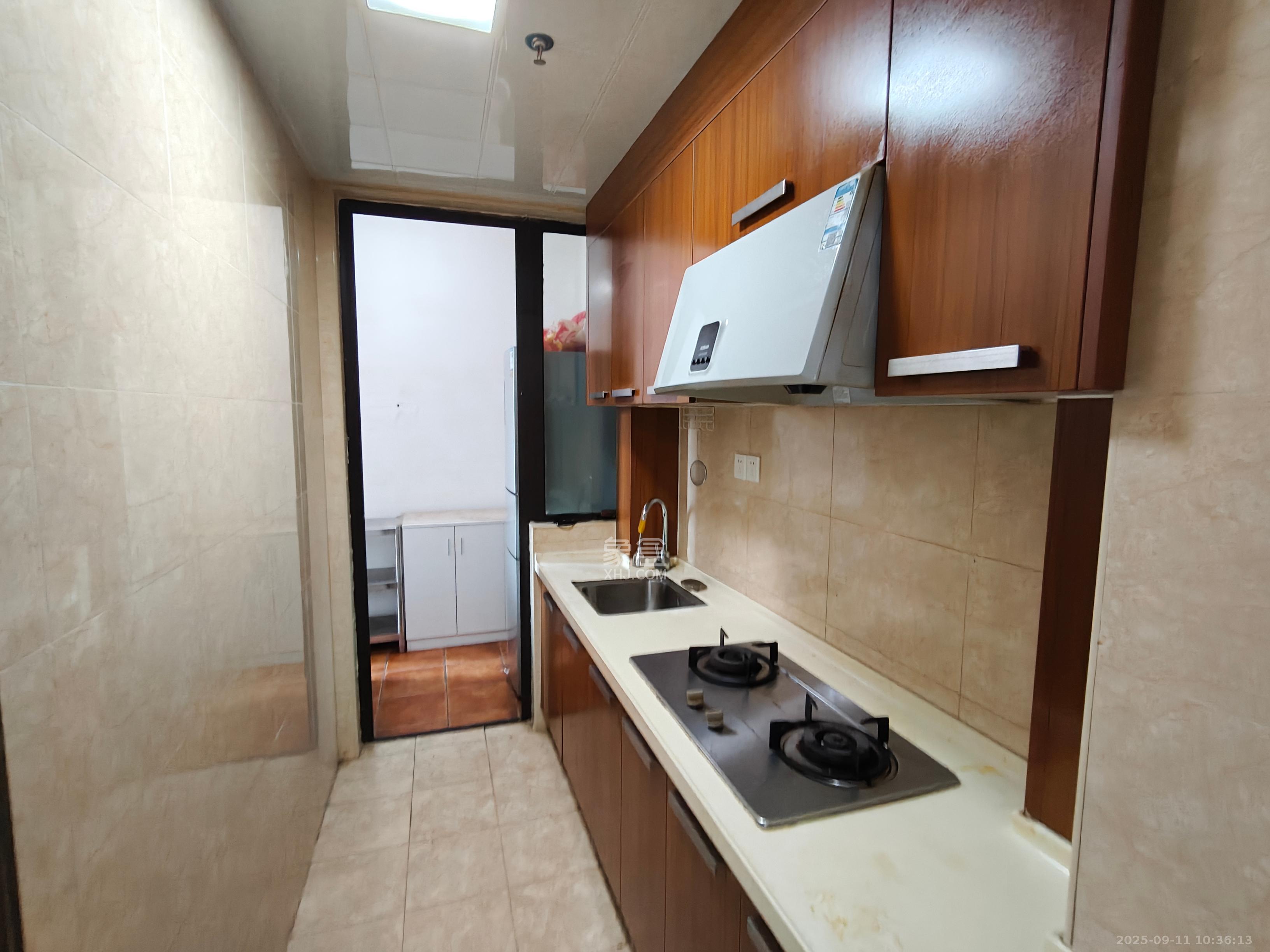 中信凯旋蓝岸(中信新城三期)  3室2厅1卫    1800.0元/月 中信凯旋蓝岸(中信新城三期)  3室2厅1卫    1800.0元/月室内图