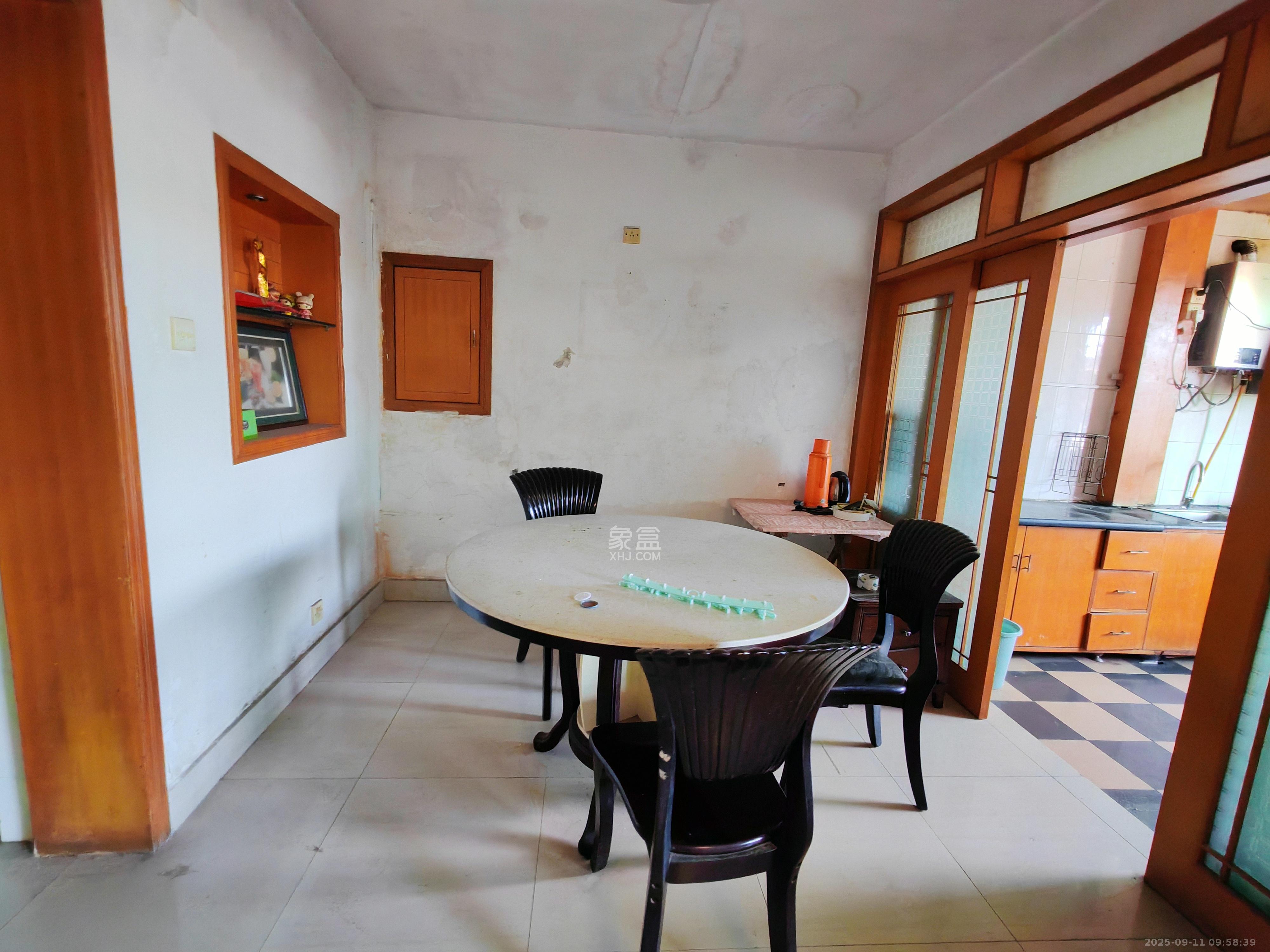 紫荆花园  3室2厅2卫    1800.0元/月室内图