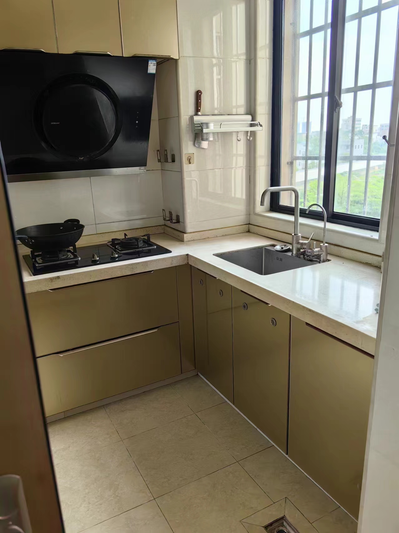 香江豪庭  4室2厅2卫    2200.0元/月室内图