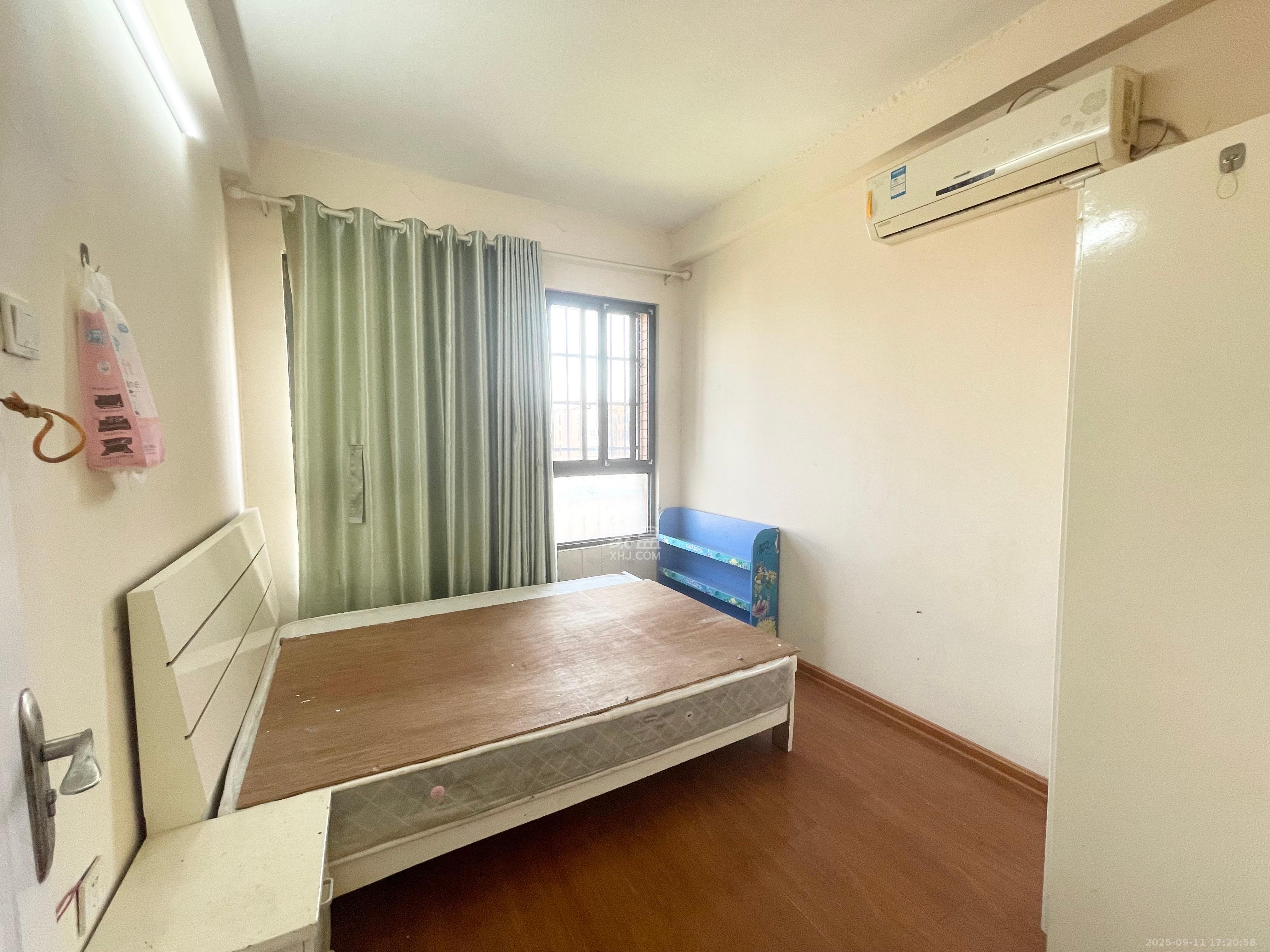 中信凯旋蓝岸（中信新城三期）  3室2厅2卫    2100.0元/月室内图