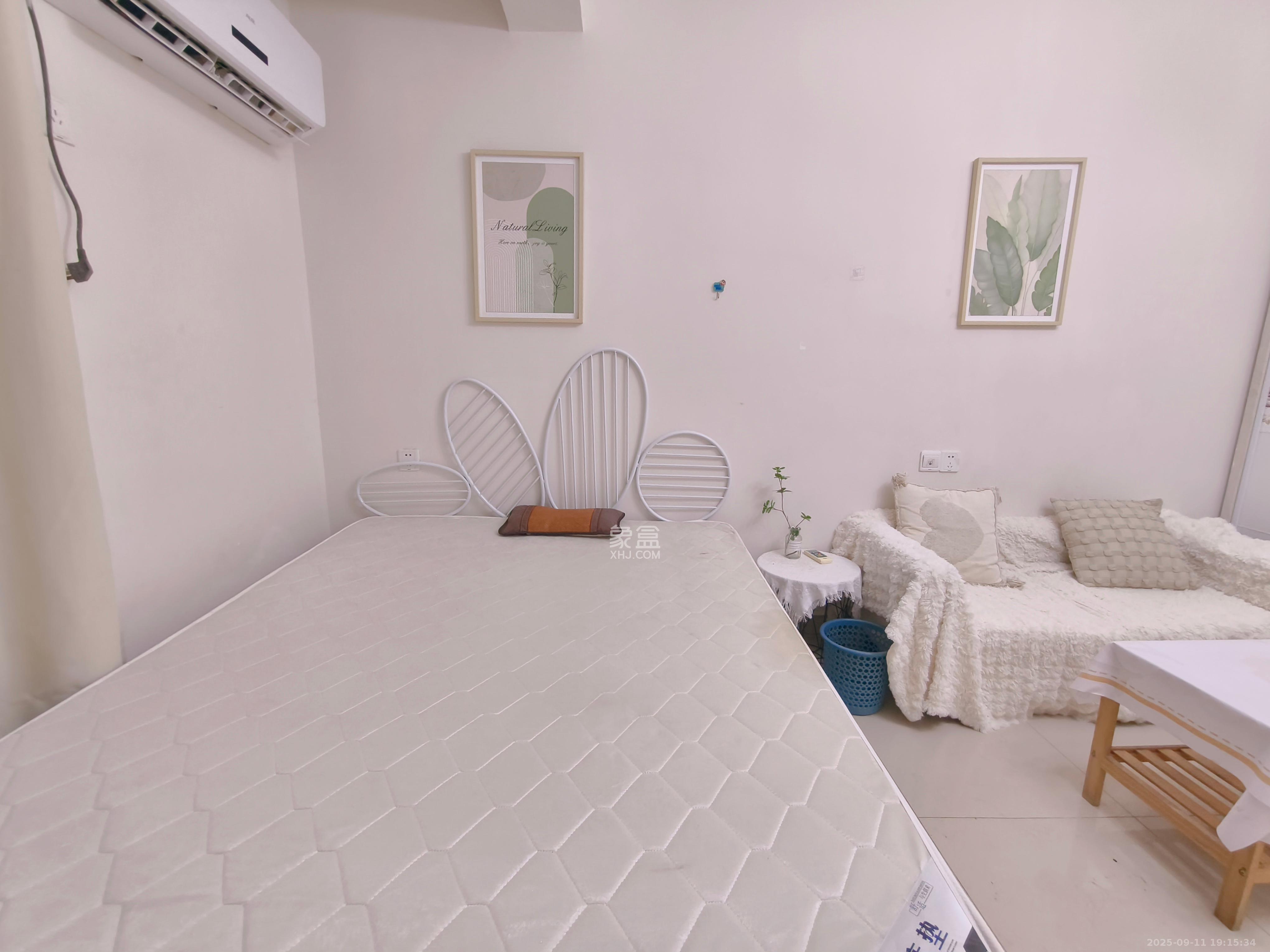 鸿铭中心  1室1厅1卫    1600.0元/月 鸿铭中心  1室1厅1卫    1600.0元/月室内图