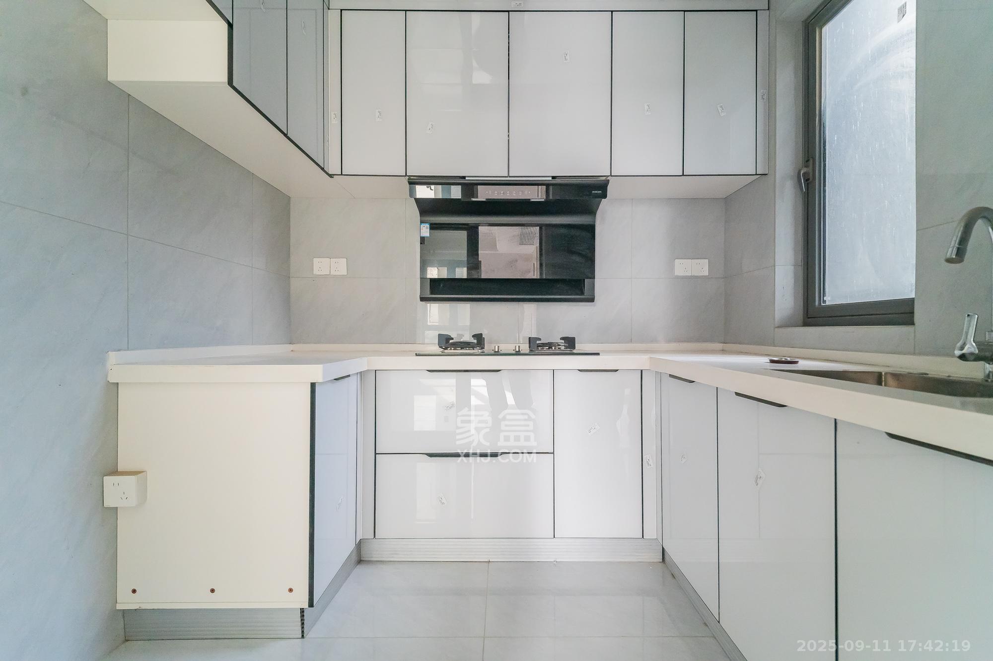 金辉优步星樾  3室2厅2卫    95.0万 金辉优步星樾  3室2厅2卫    95.0万厨房