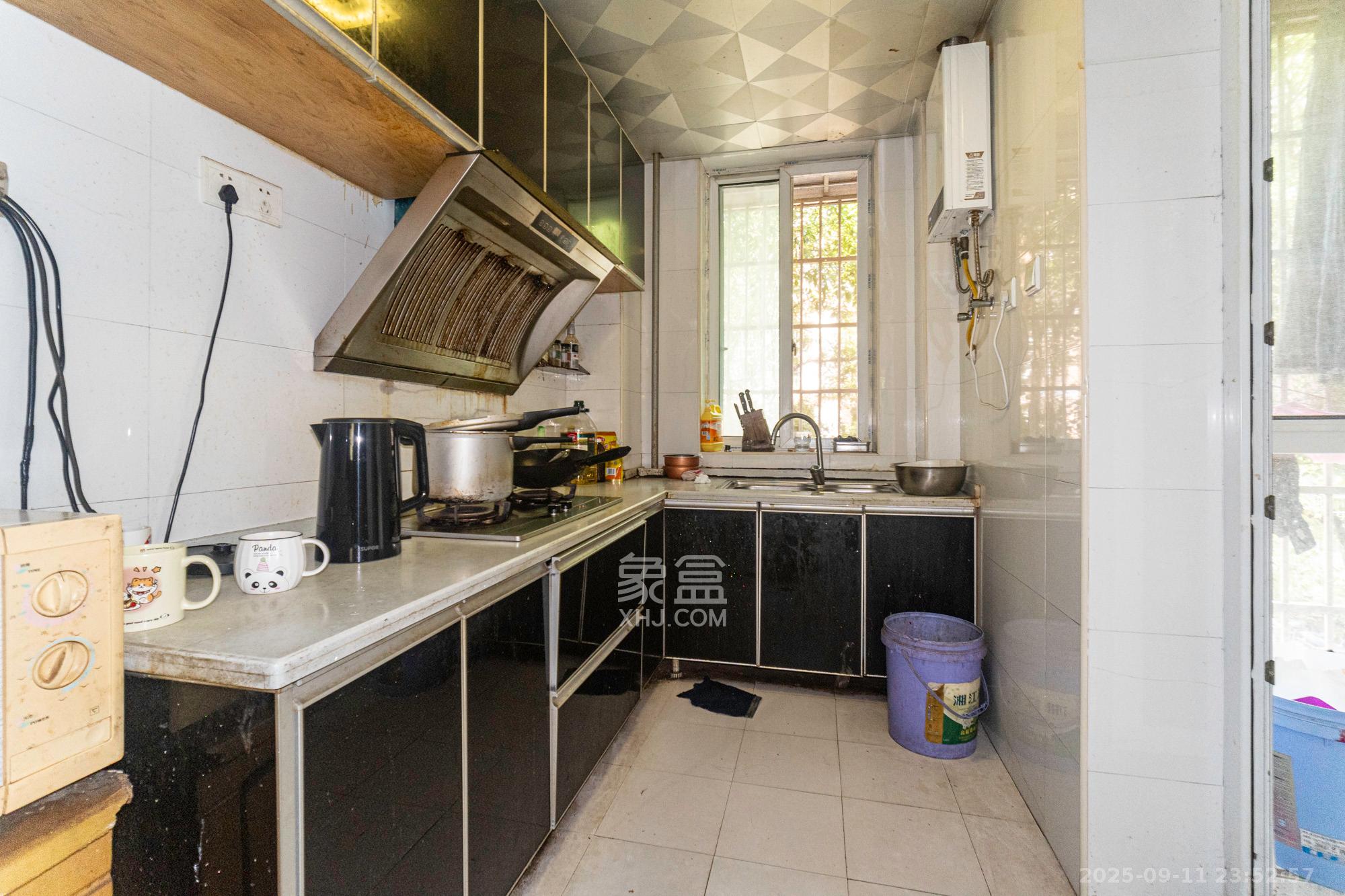 长丰星城  3室2厅1卫    37.0万厨房