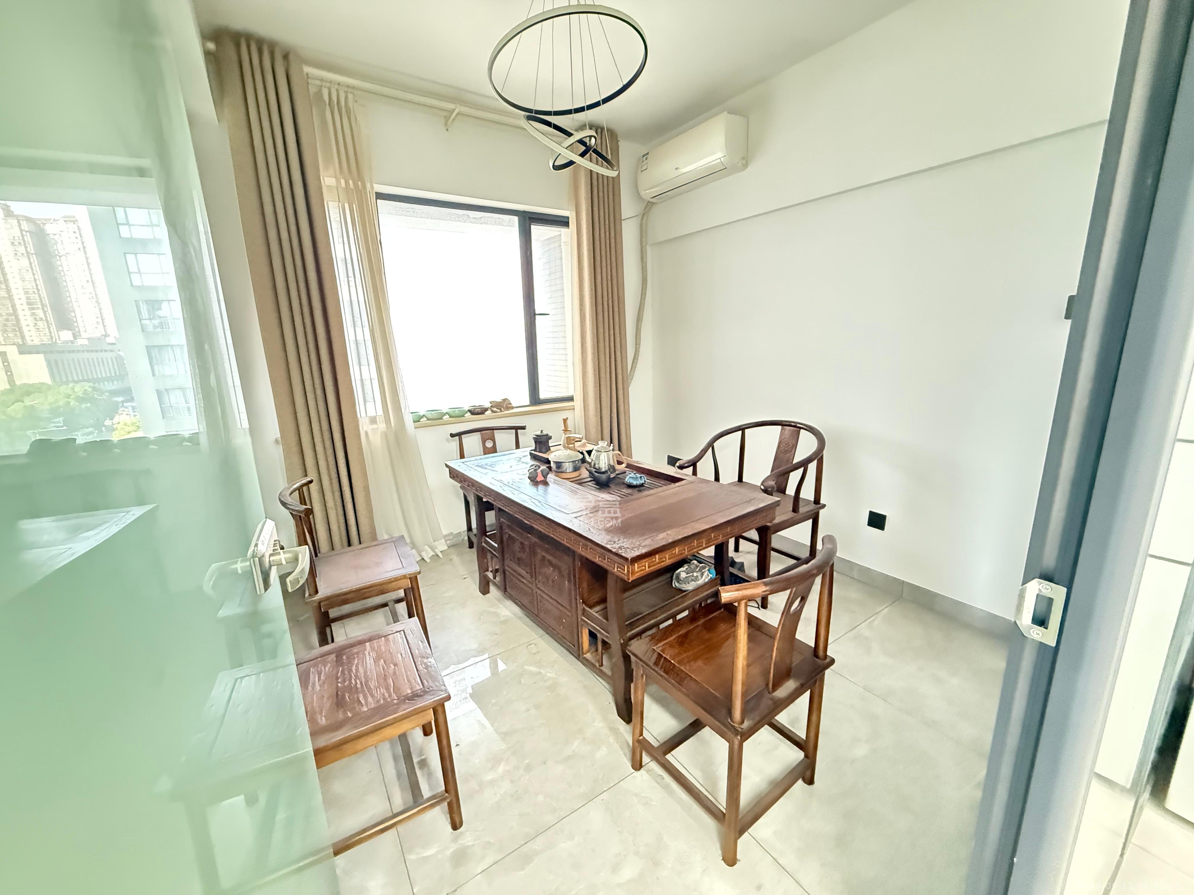 亚商国际  2室1厅1卫    2400.0元/月室内图