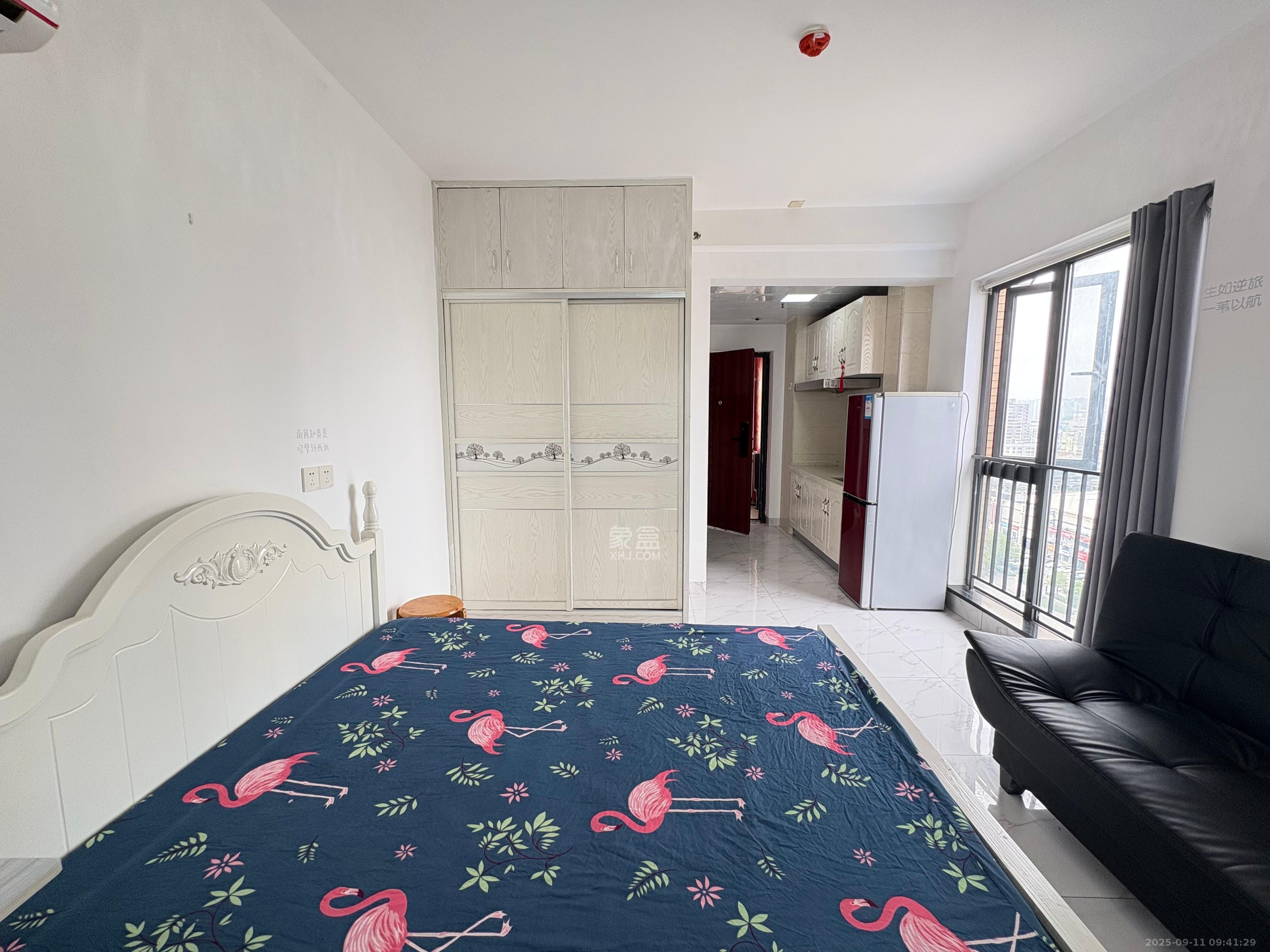 华润五彩城  1室1厅1卫    1500.0元/月 华润五彩城  1室1厅1卫    1500.0元/月