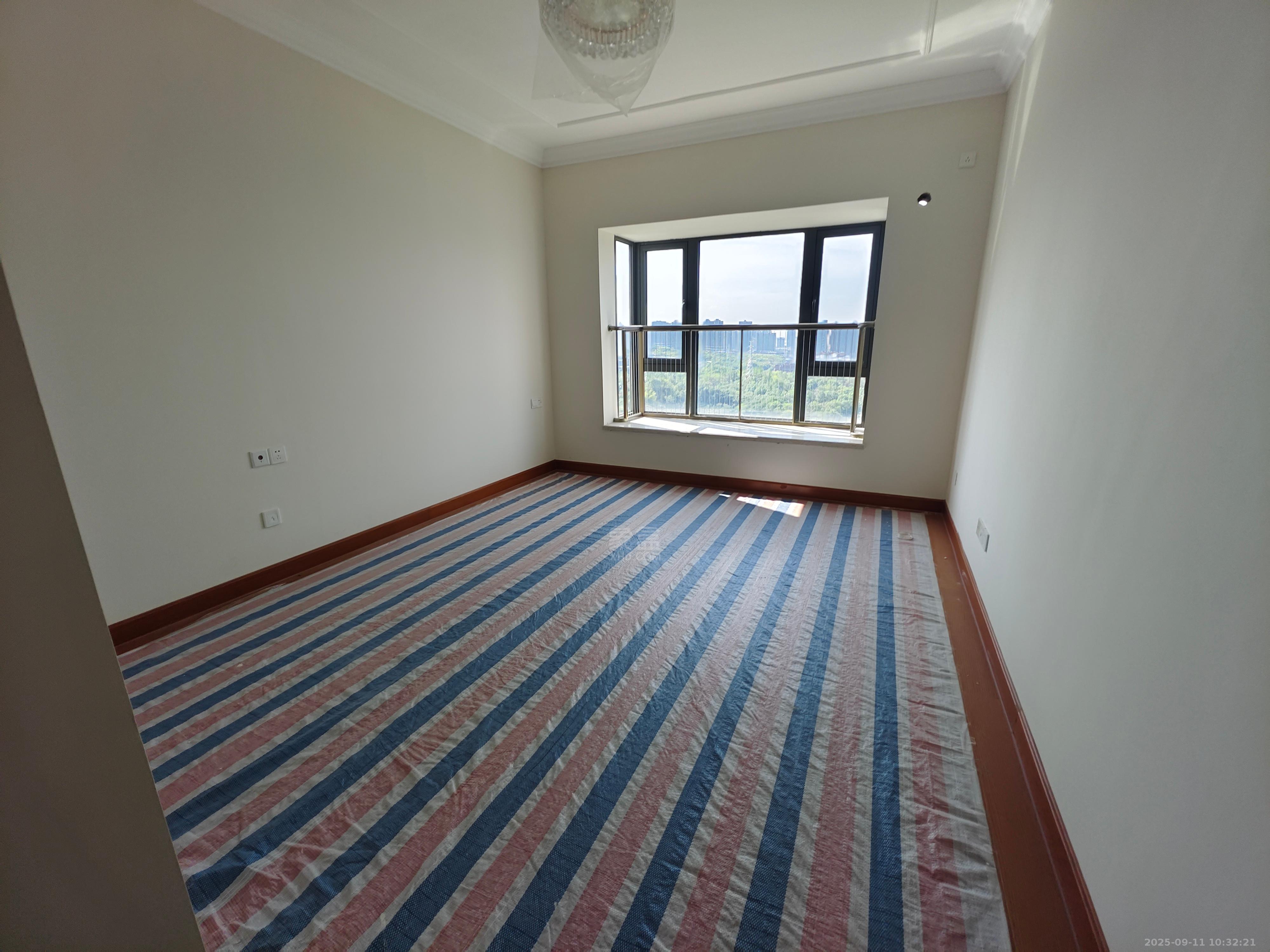 恒大华府 3室2厅2卫 1800.0元/月 恒大华府 3室2厅2卫 1800.0元/月室内图