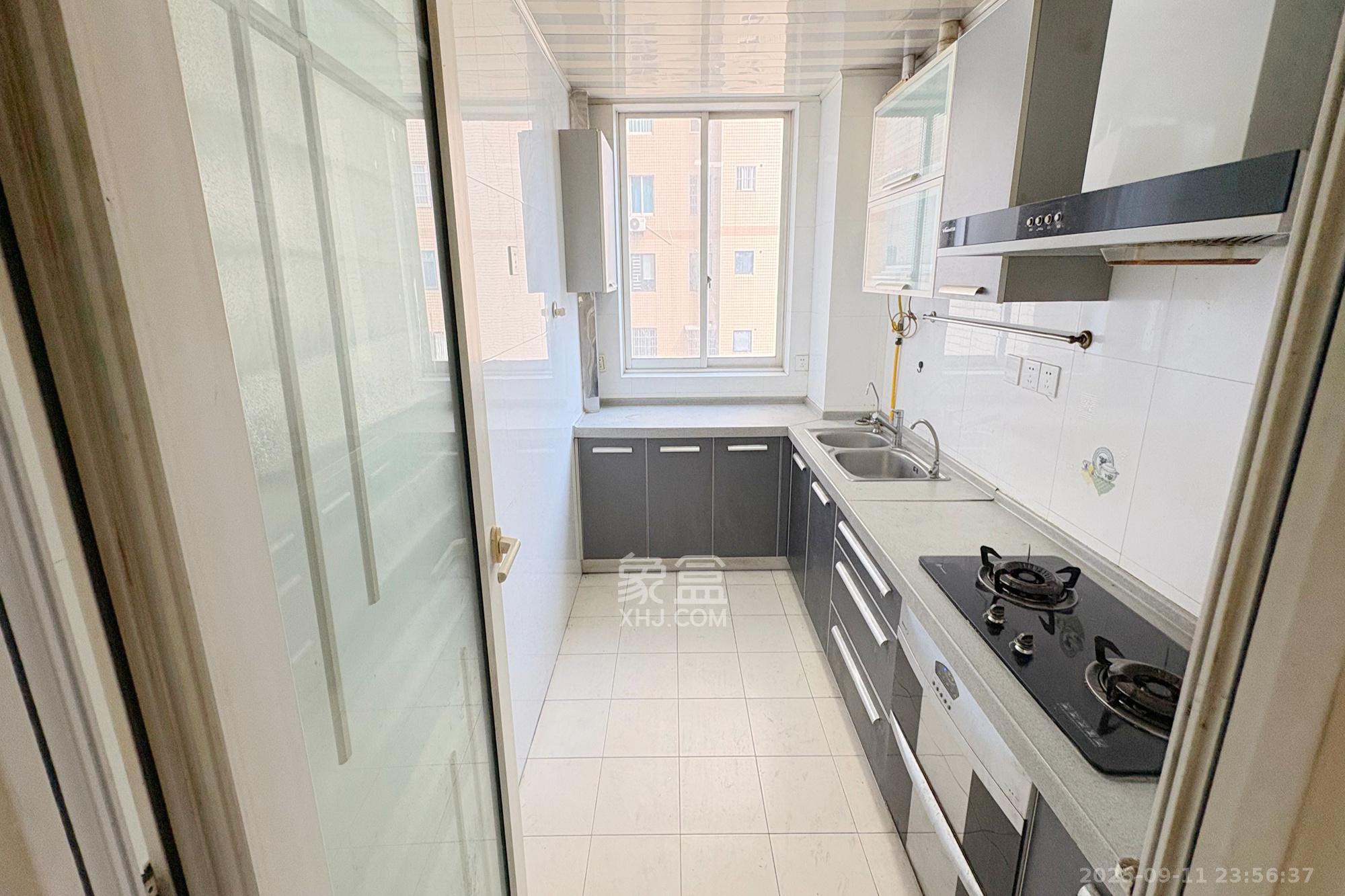 万顺家园  4室1厅2卫    105.0万厨房