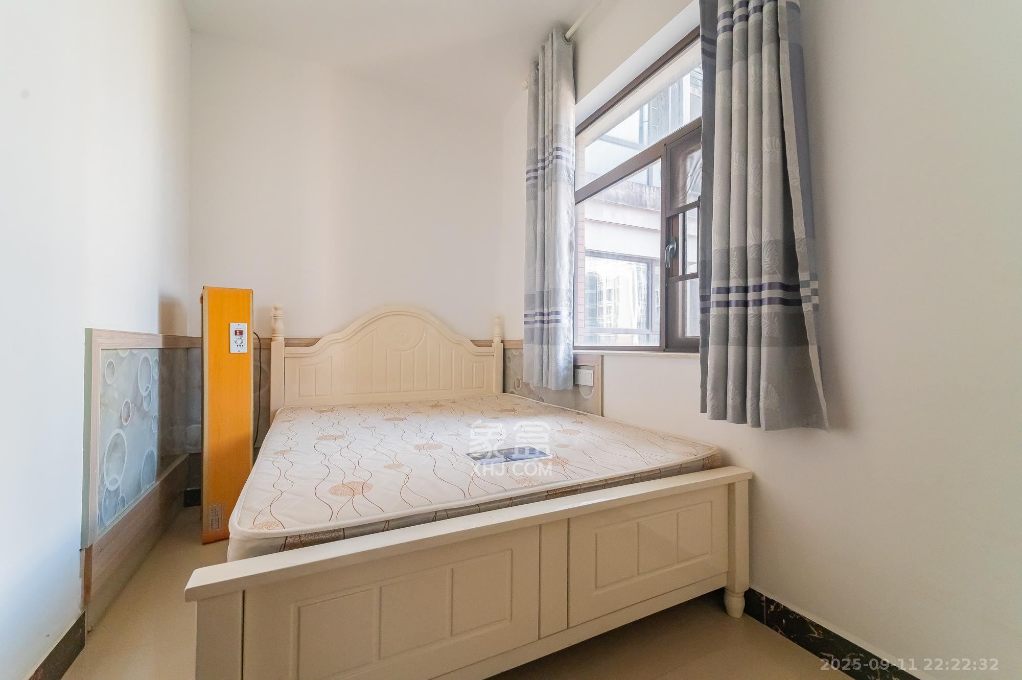 水岸世景  3室2厅1卫    60.8万 水岸世景  3室2厅1卫    60.8万卧室