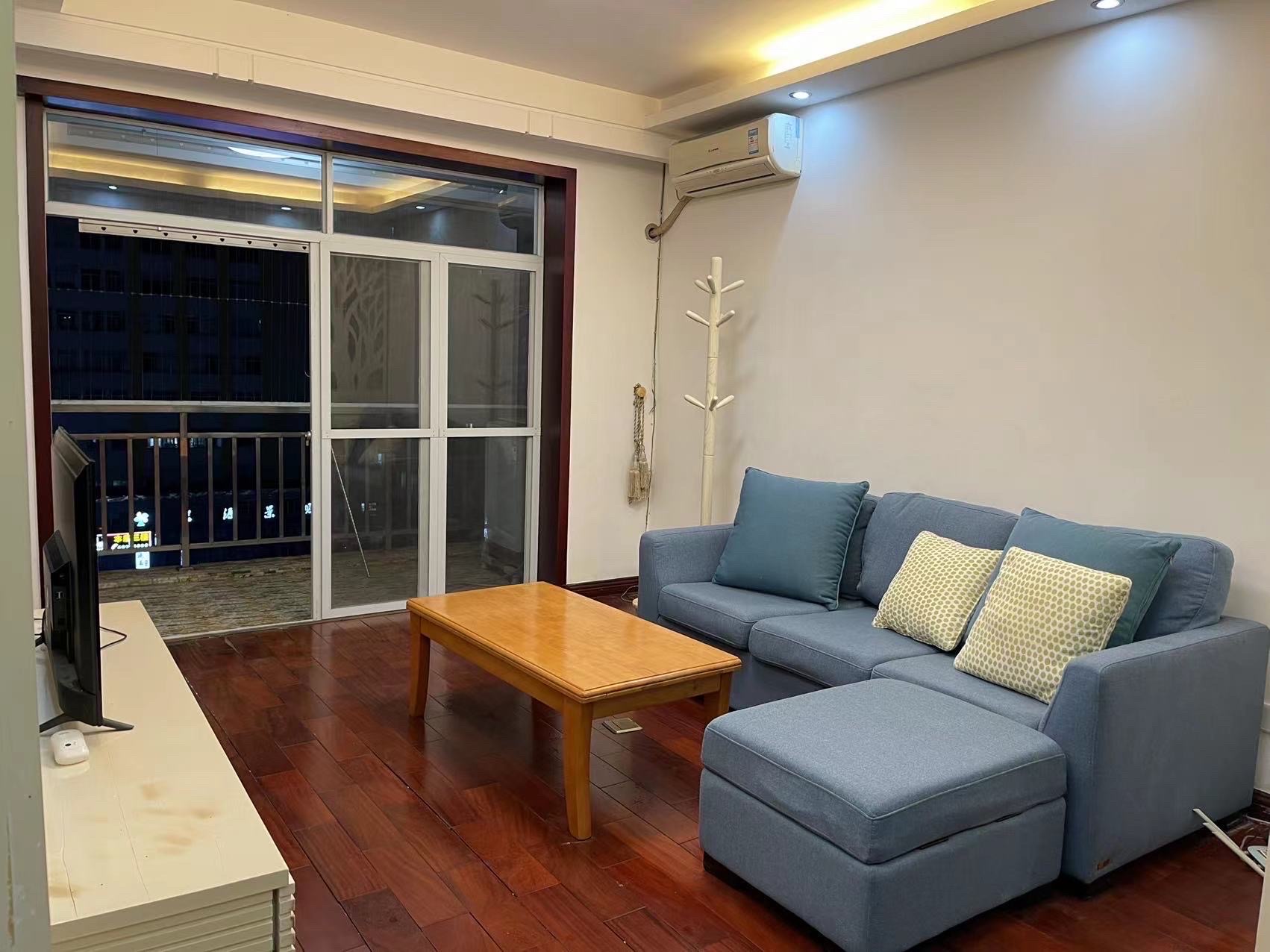 华宝雅苑 1室2厅1卫 2600.0元/月 华宝雅苑 1室2厅1卫 2600.0元/月室内图