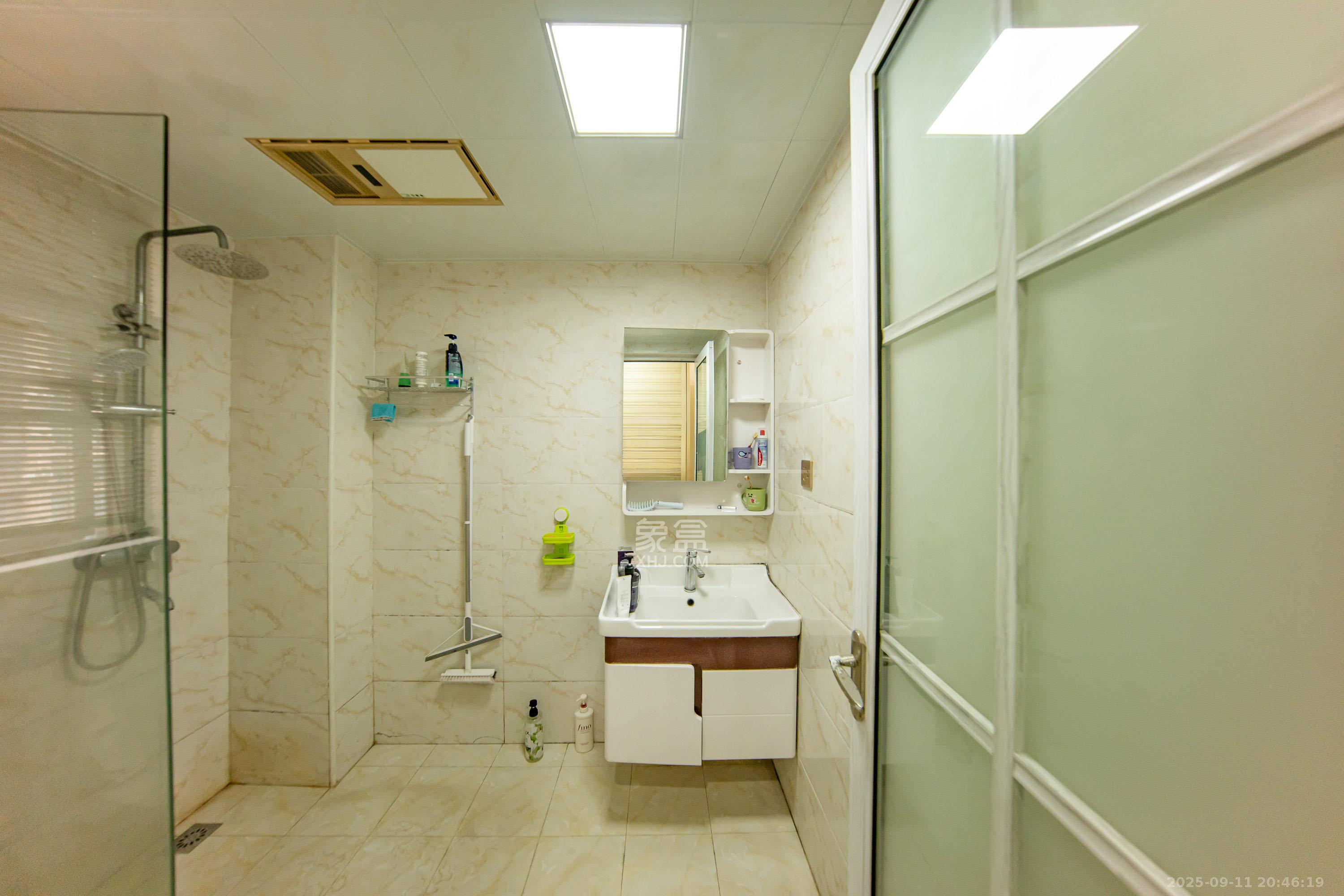 华润橡树湾 3室2厅2卫 85.0万 华润橡树湾 3室2厅2卫 85.0万卫生间