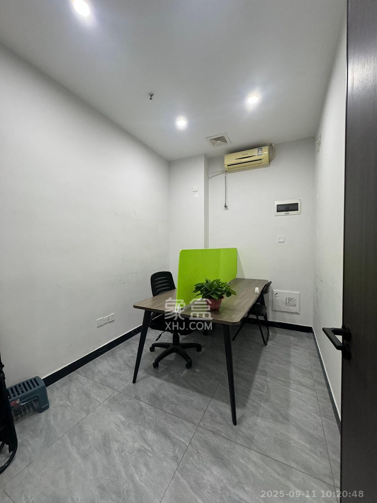 华润置地广场二期  2室1厅1卫    4500.0元/月室内图