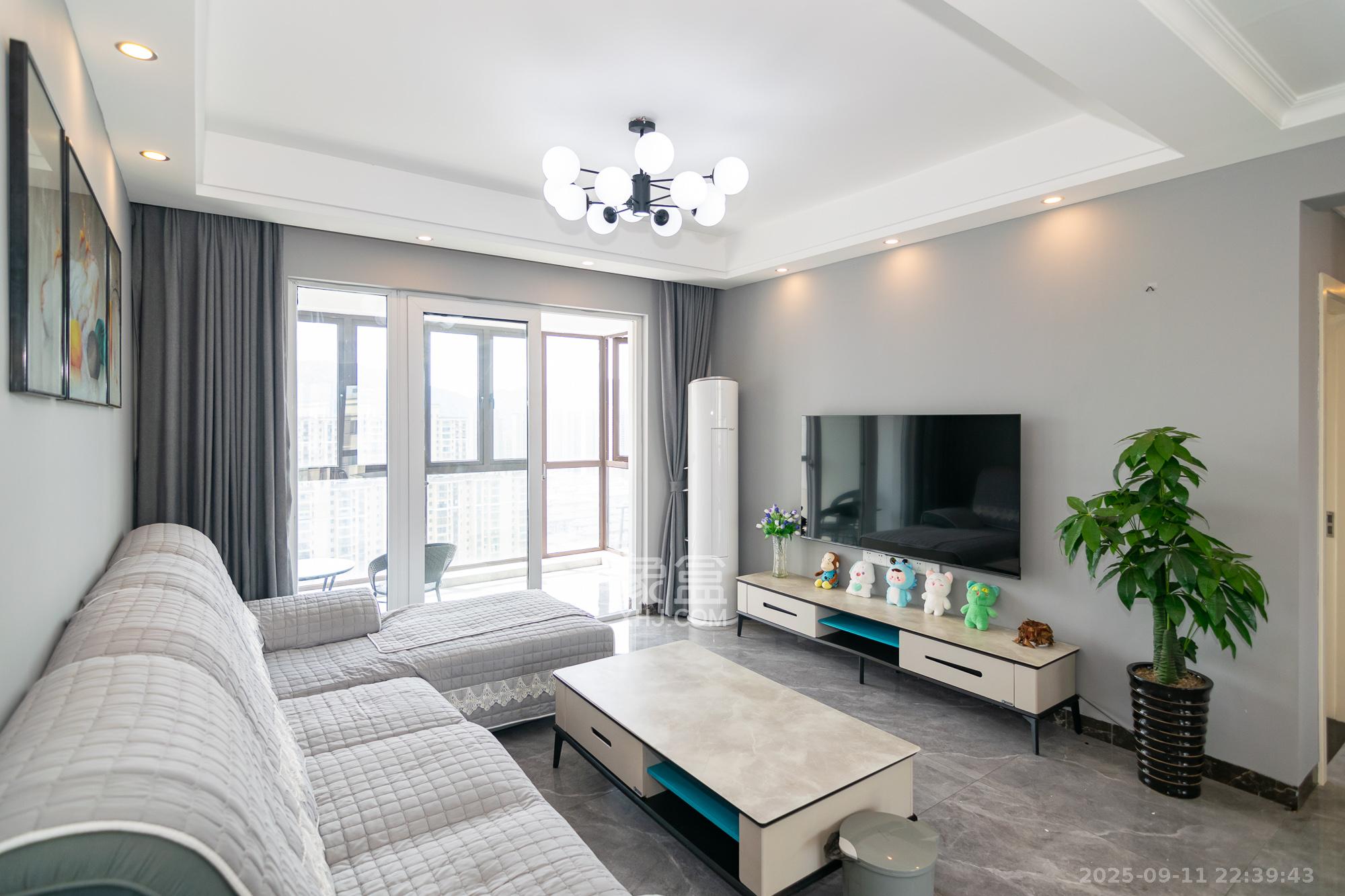 新华联梦想城  4室2厅2卫    98.0万 新华联梦想城  4室2厅2卫    98.0万客厅