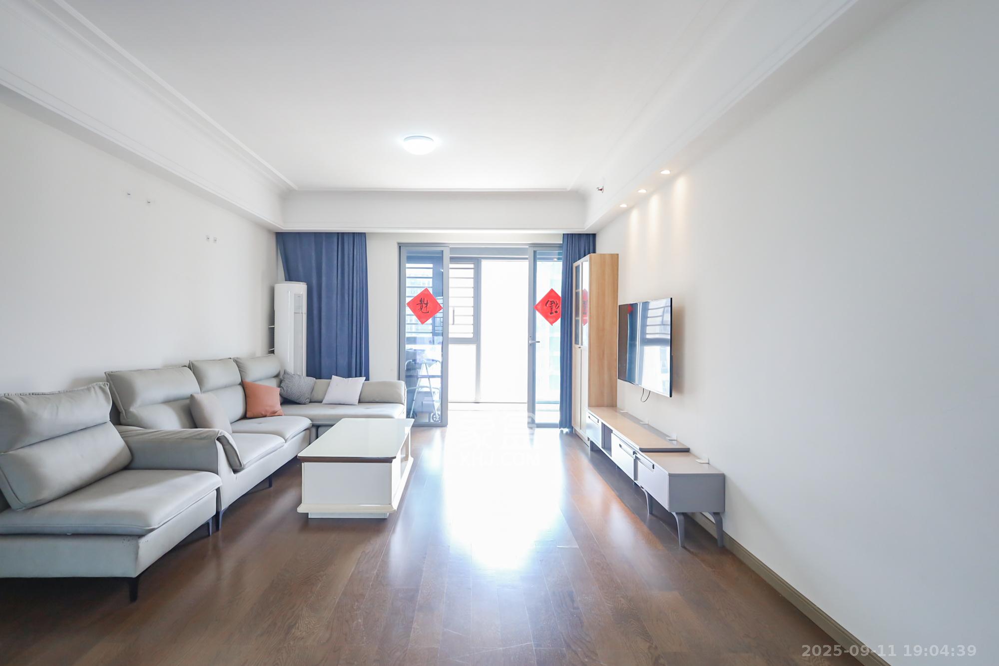 保利天禧C区 4室2厅2卫 250.0万 保利天禧C区 4室2厅2卫 250.0万客厅