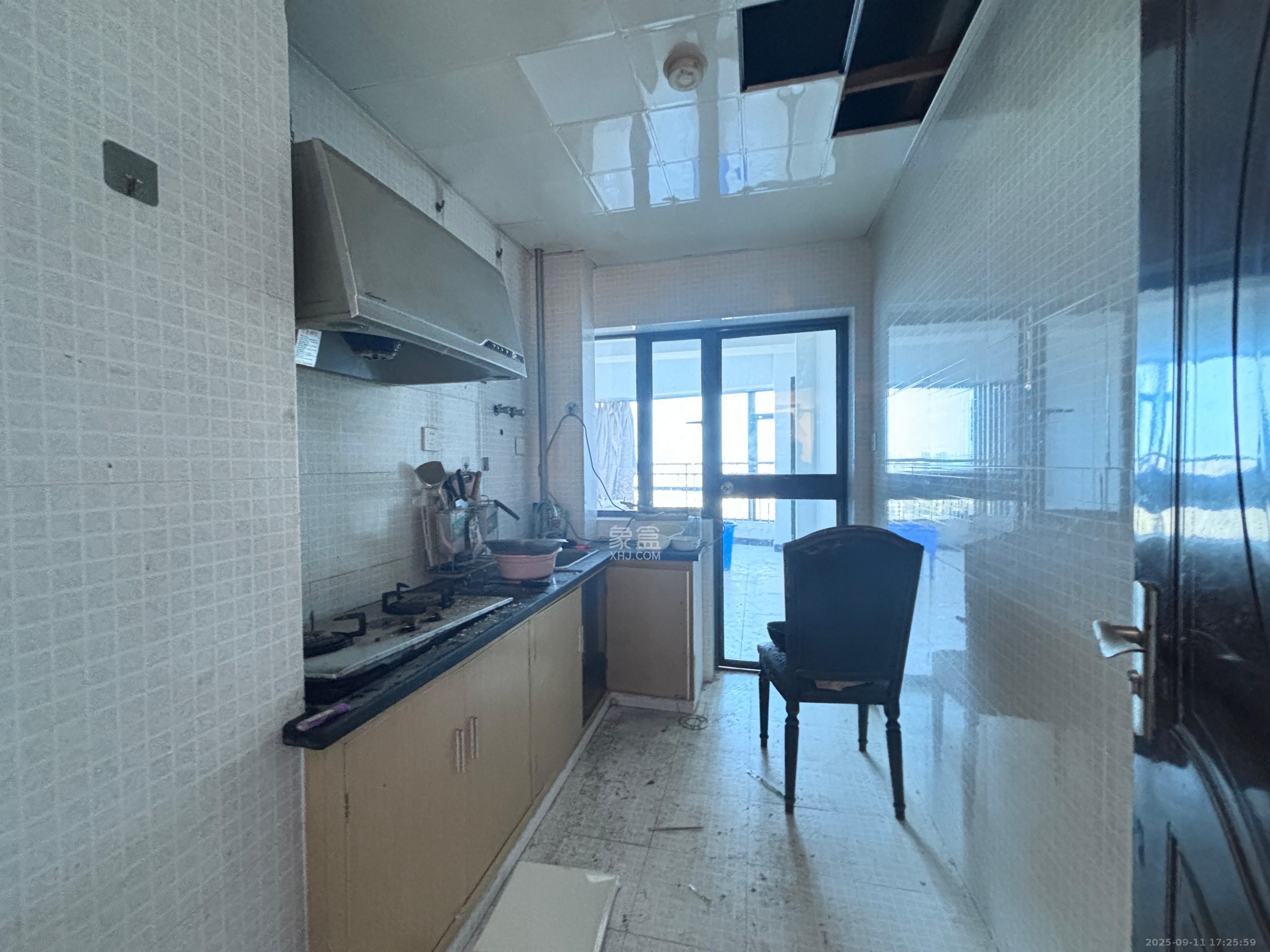 BOBO天下城(CTA财富中心) 1室2厅1卫 2400.0元/月 BOBO天下城(CTA财富中心) 1室2厅1卫 2400.0元/月室内图