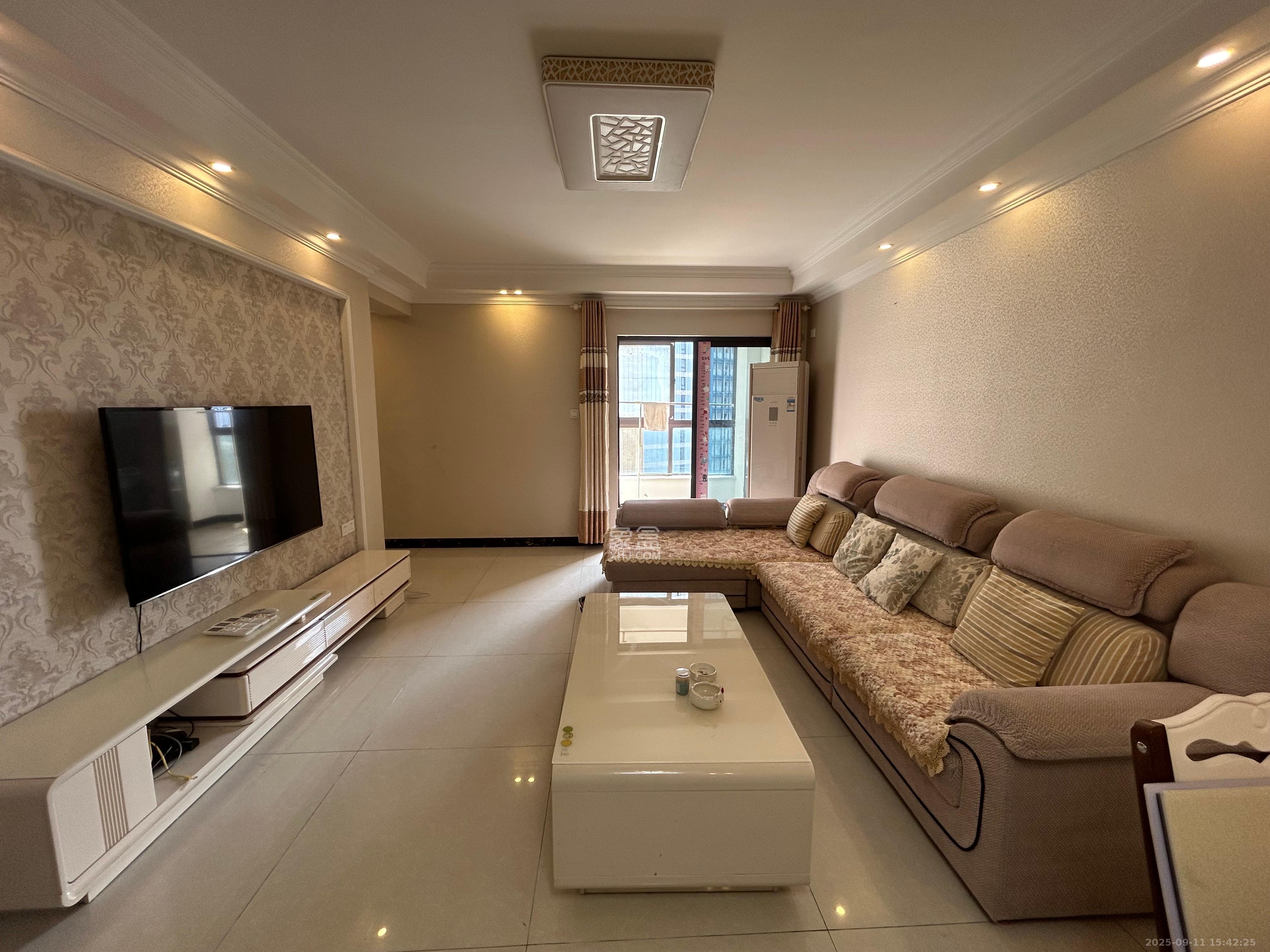 绿地中央广场 3室2厅1卫 3200.0元/月 绿地中央广场 3室2厅1卫 3200.0元/月室内图