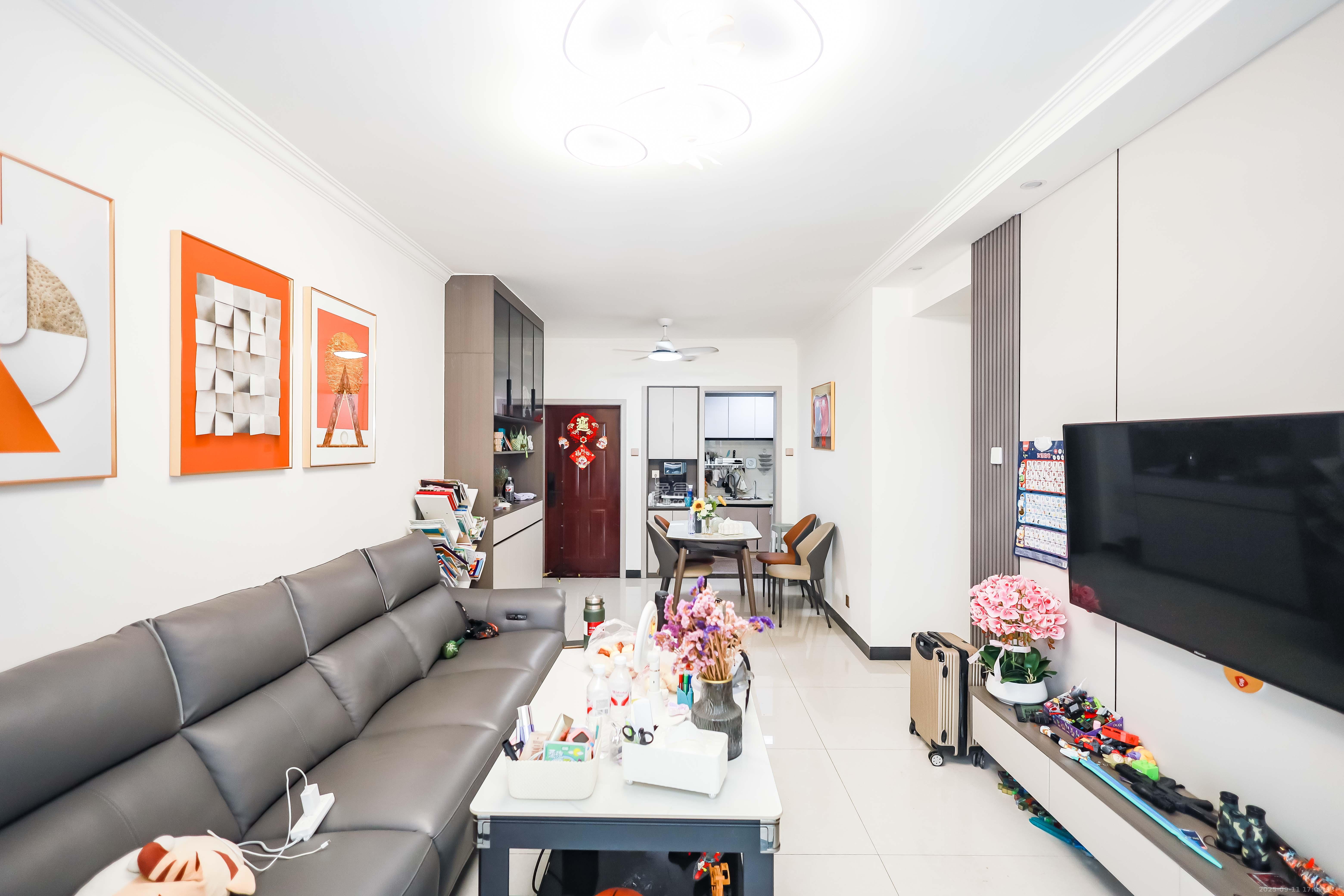 天麓尚层 3室2厅1卫 69.8万 天麓尚层 3室2厅1卫 69.8万客厅