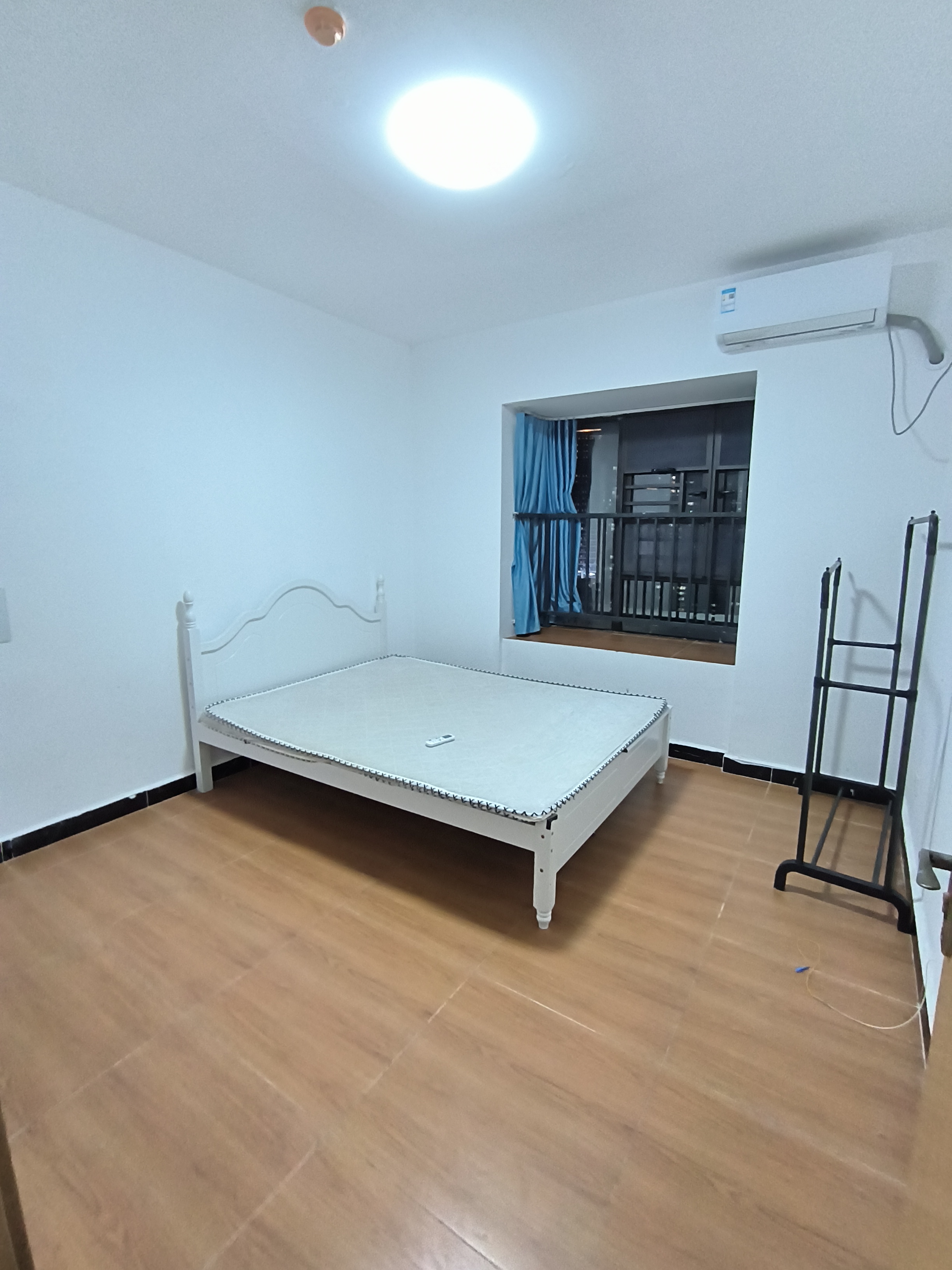 坡博家园一区  4室2厅2卫   2700.00元/月室内图