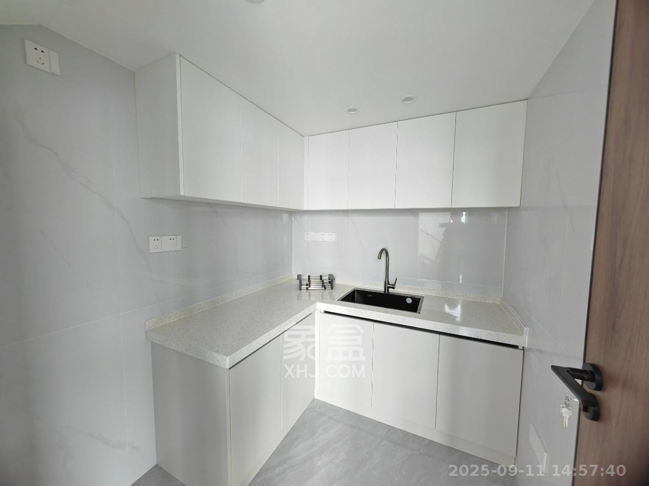 京武浪琴山三期（京武中心）  1室2厅2卫    7800.0元/月室内图