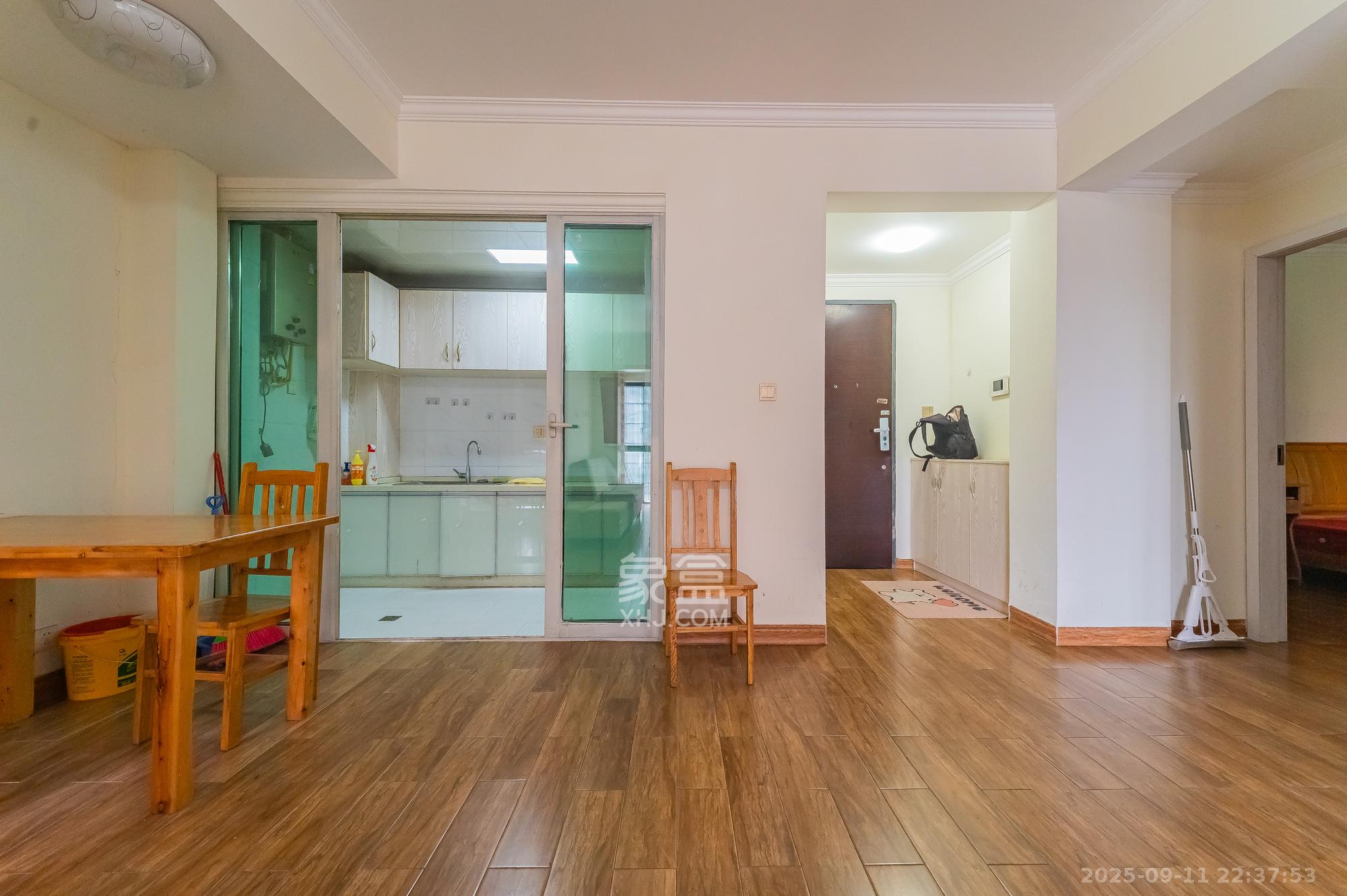 海伦春天  2室1厅1卫    49.8万客厅