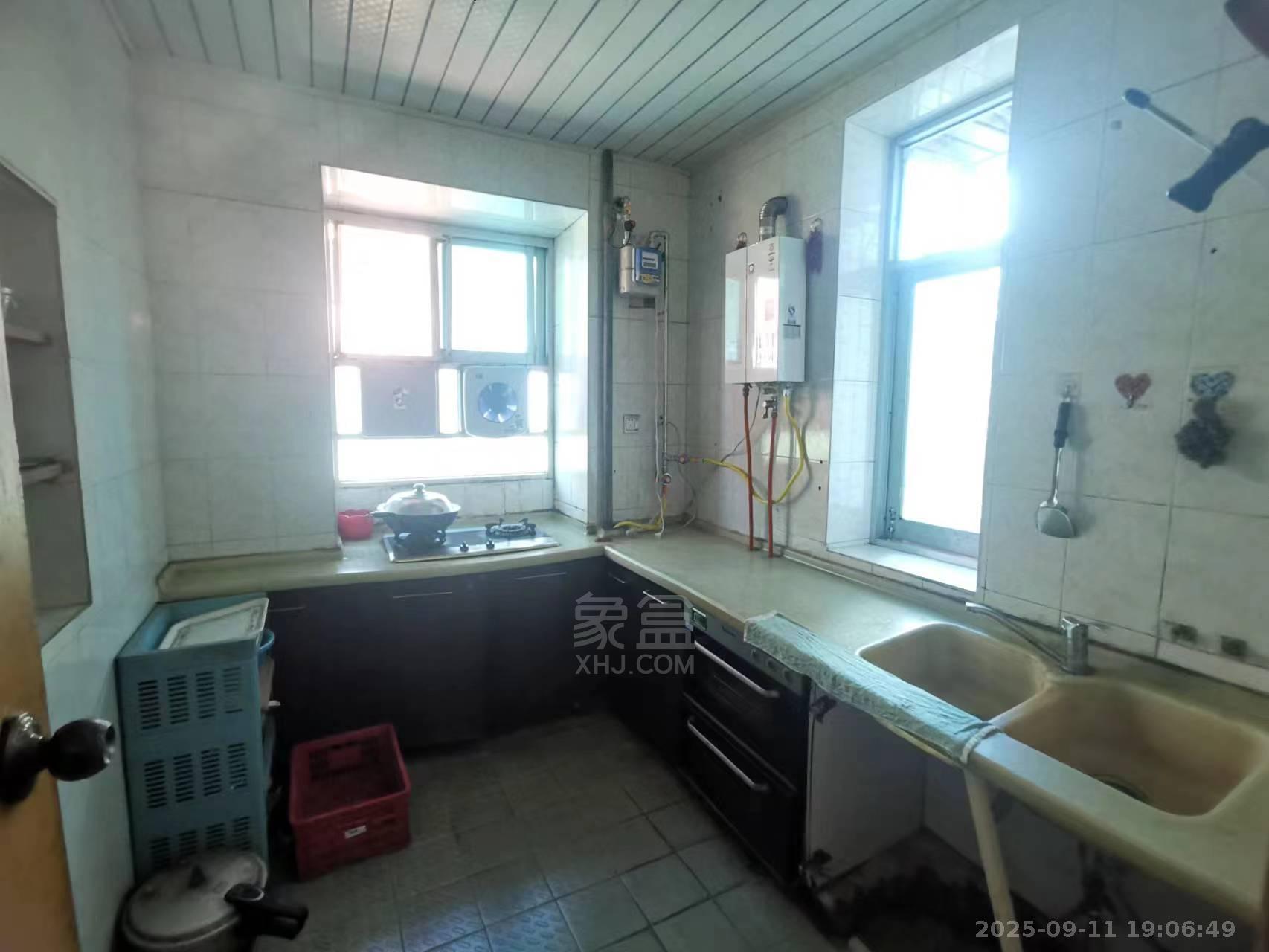 日报社 3室2厅2卫 1300.0元/月 日报社 3室2厅2卫 1300.0元/月室内图