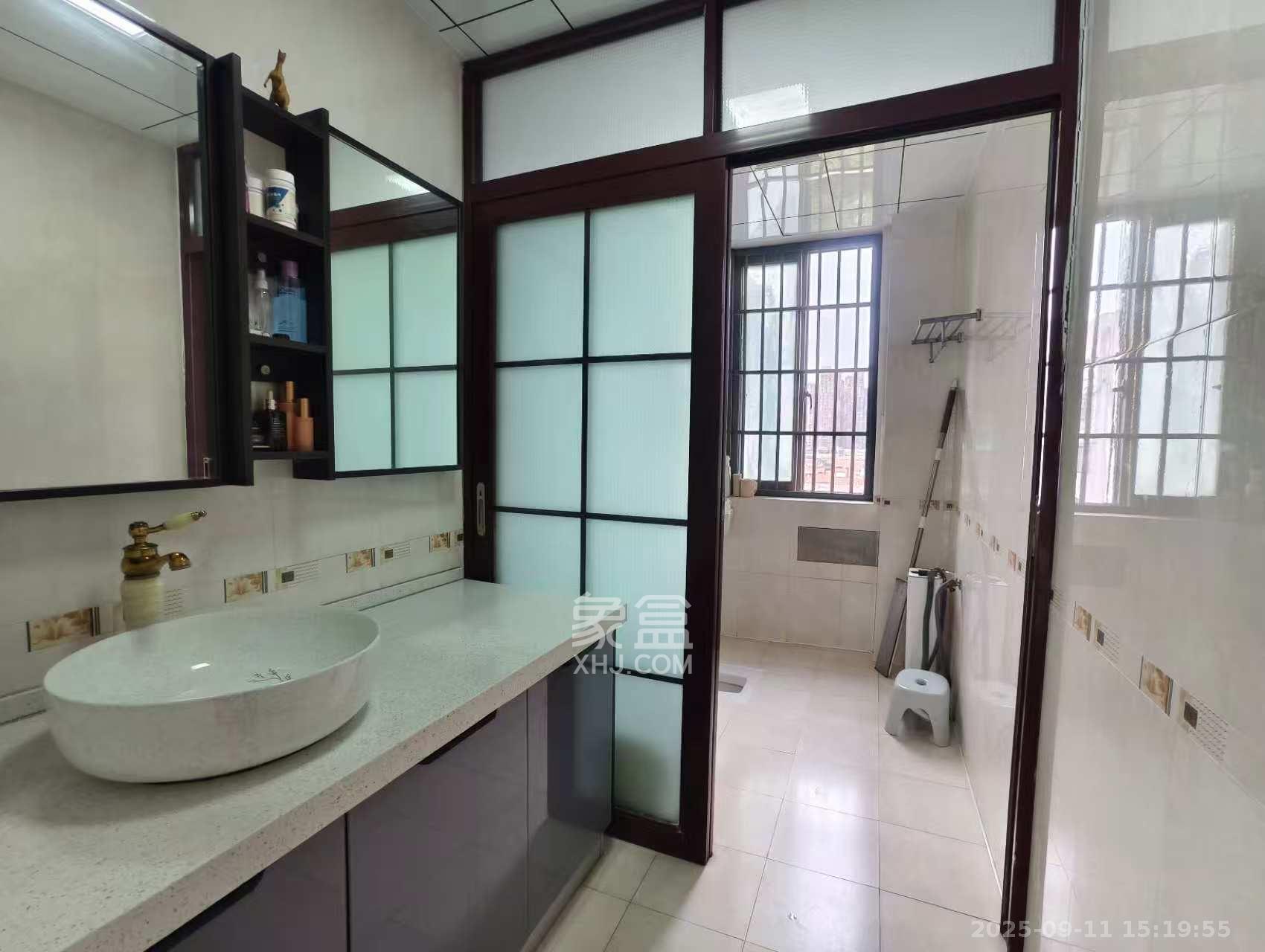 长房东郡  4室2厅2卫    4000.0元/月室内图