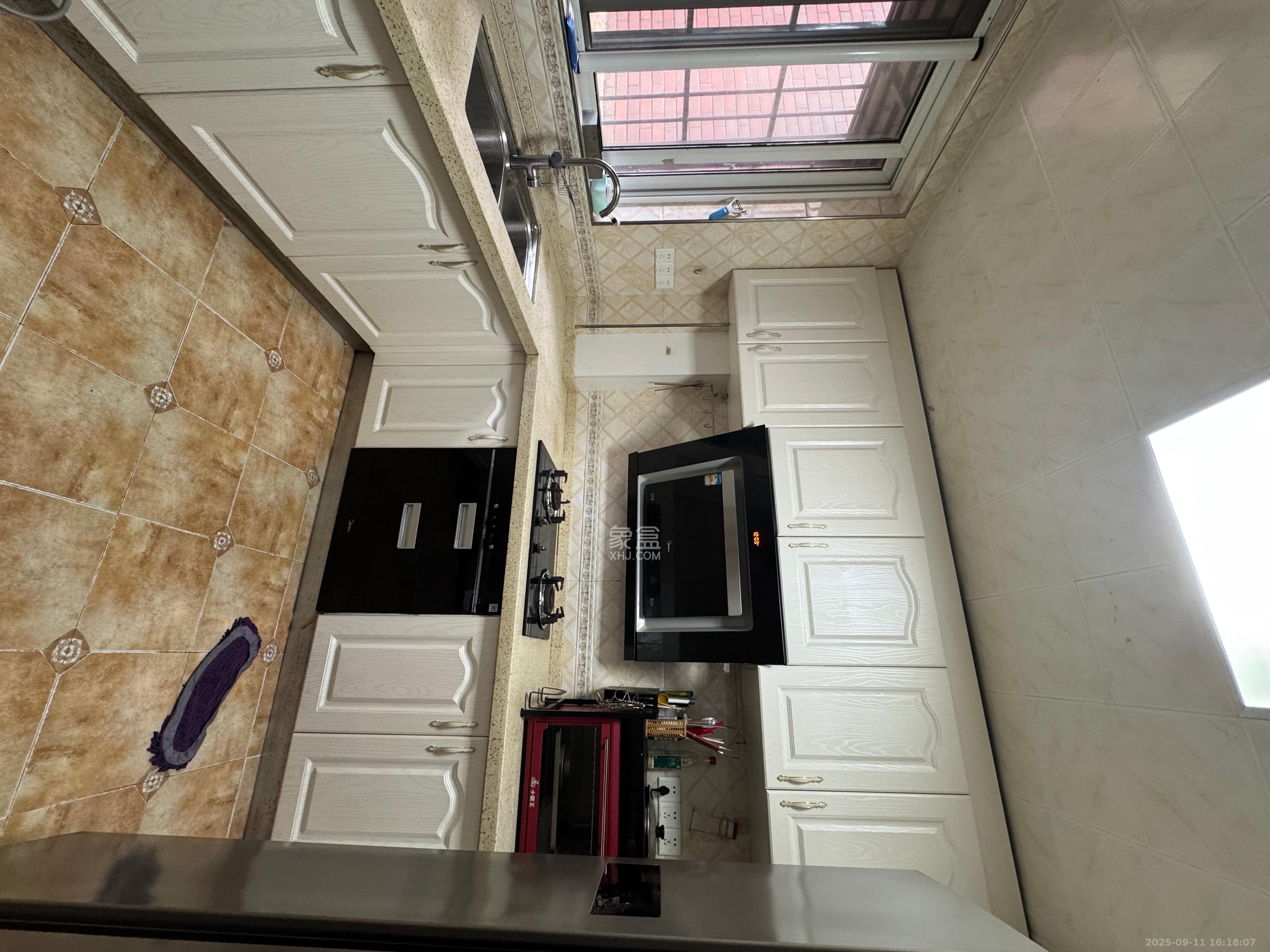 新城国际花都 3室2厅1卫 2100.0元/月 新城国际花都 3室2厅1卫 2100.0元/月室内图