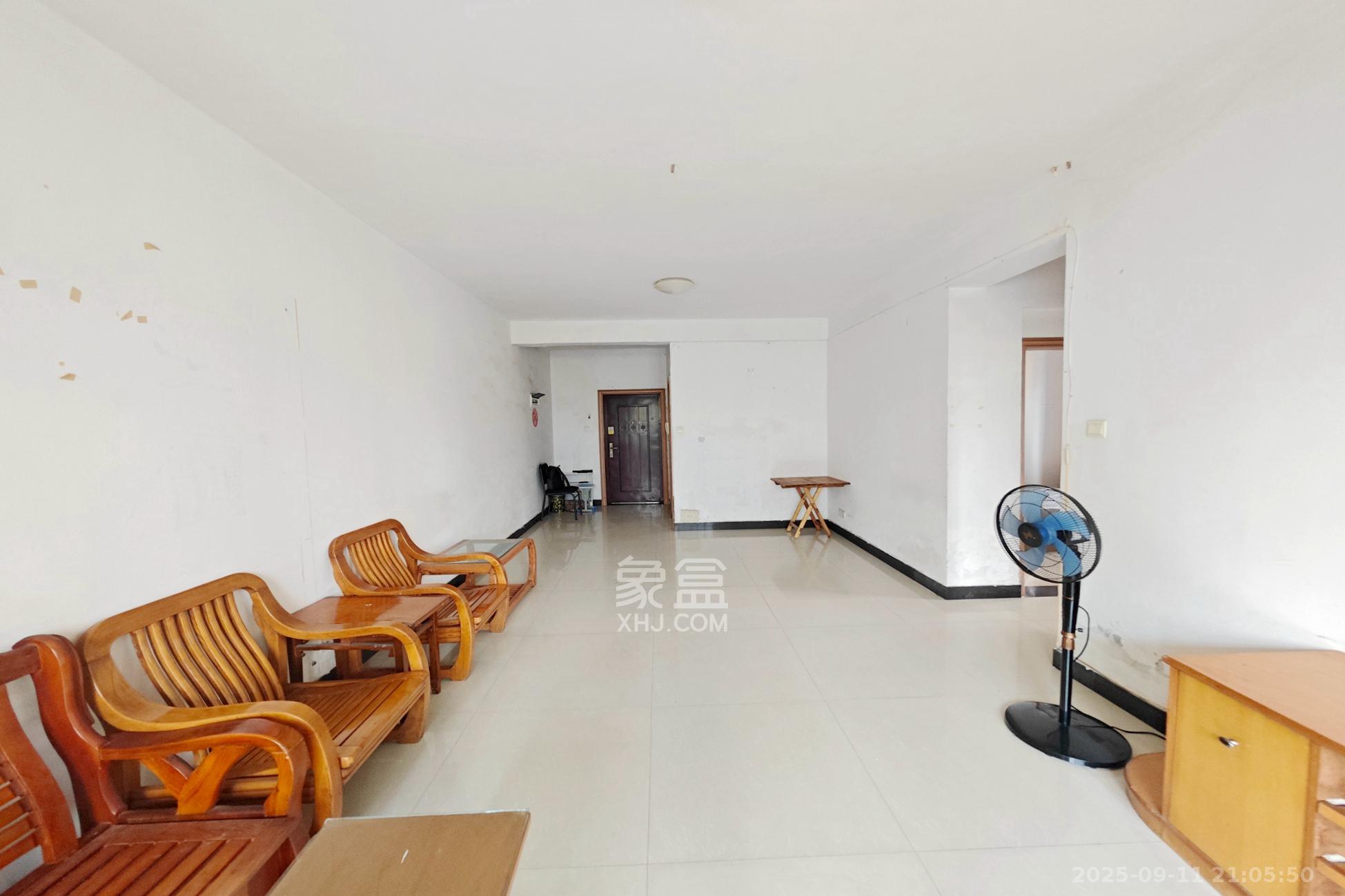 景江雅苑  2室2厅1卫    50.0万 景江雅苑  2室2厅1卫    50.0万客厅