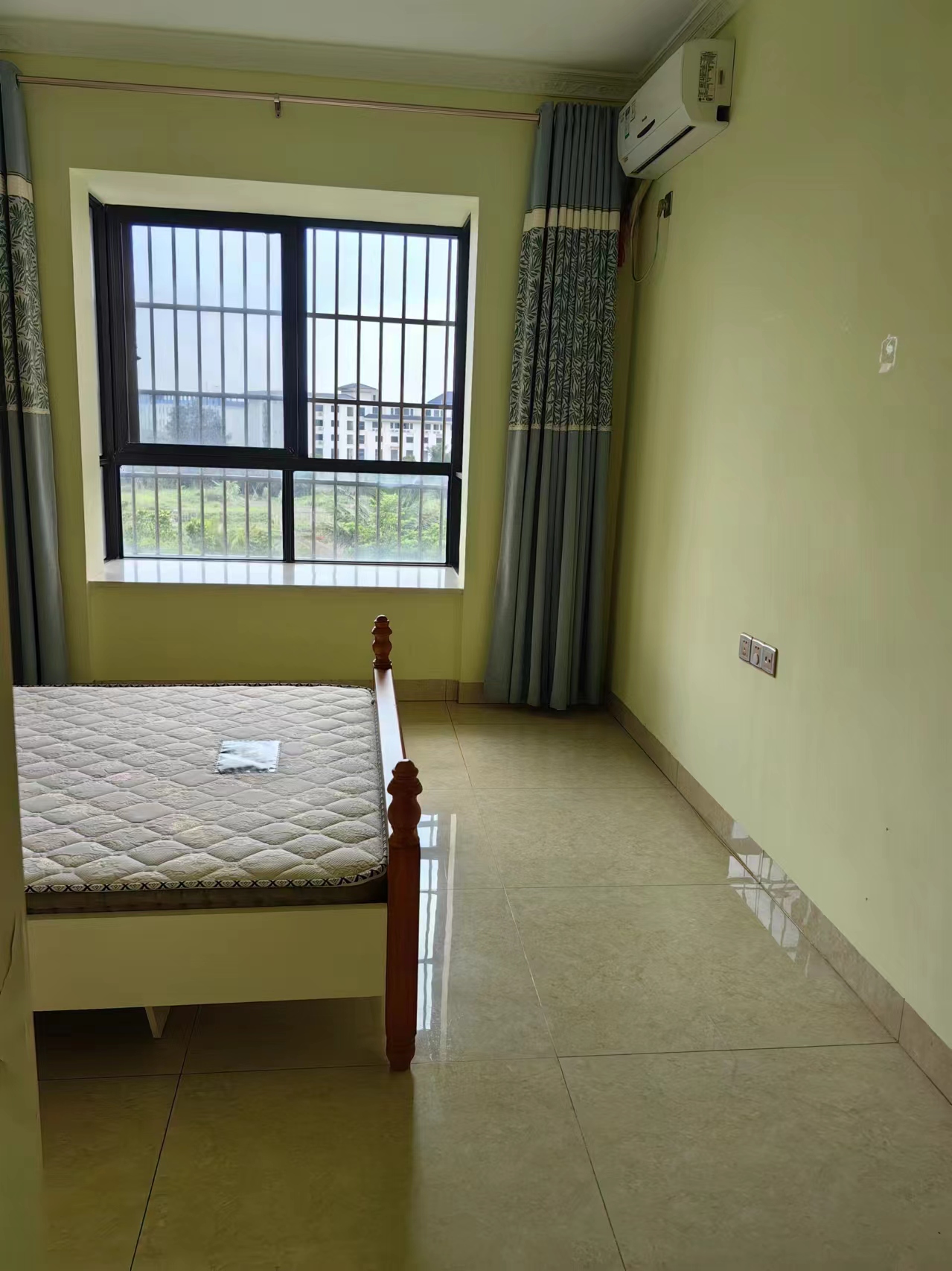 香江豪庭  4室2厅2卫    2200.0元/月室内图