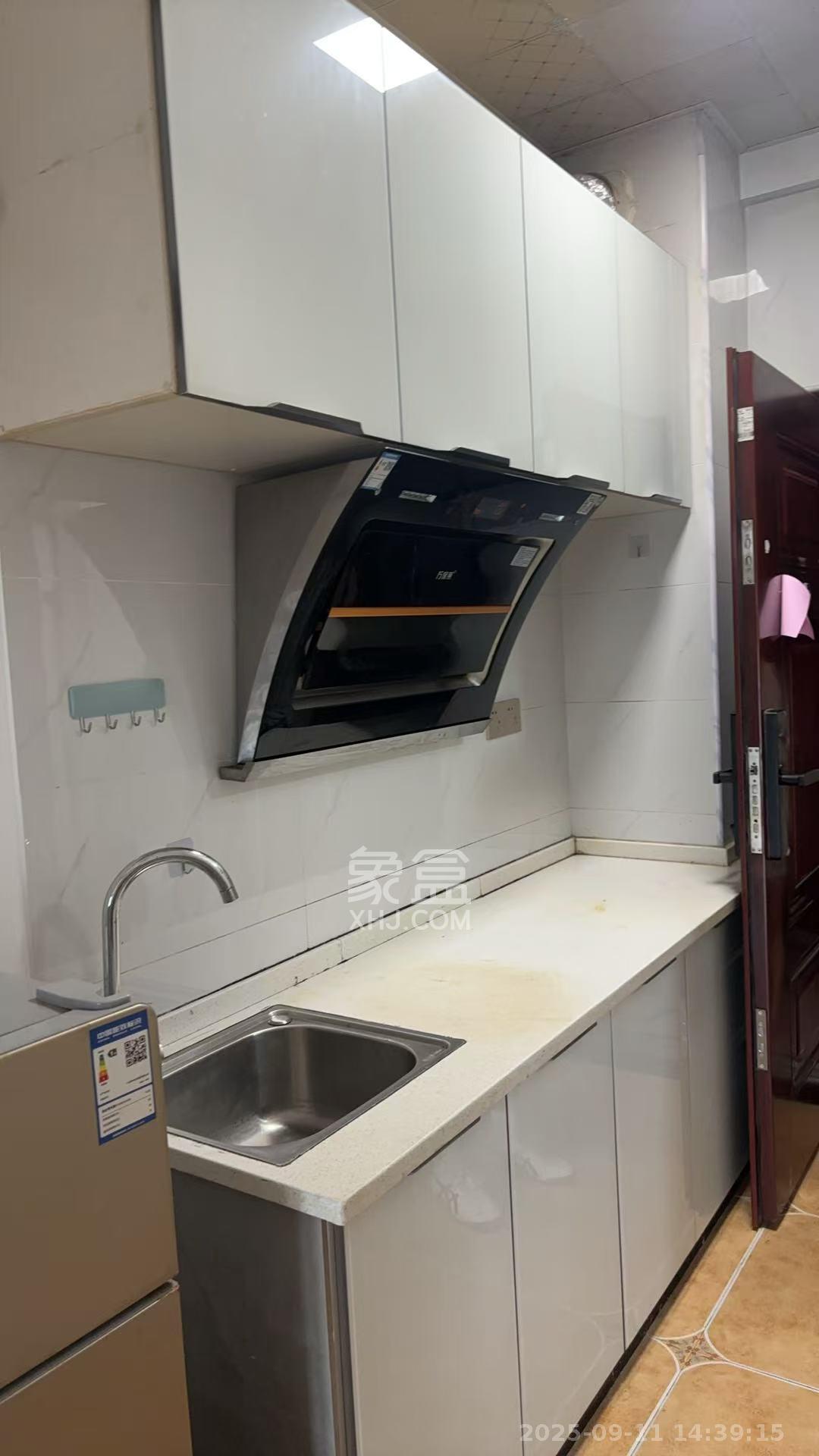 波隆城市花园  1室1厅1卫    1000.0元/月室内图