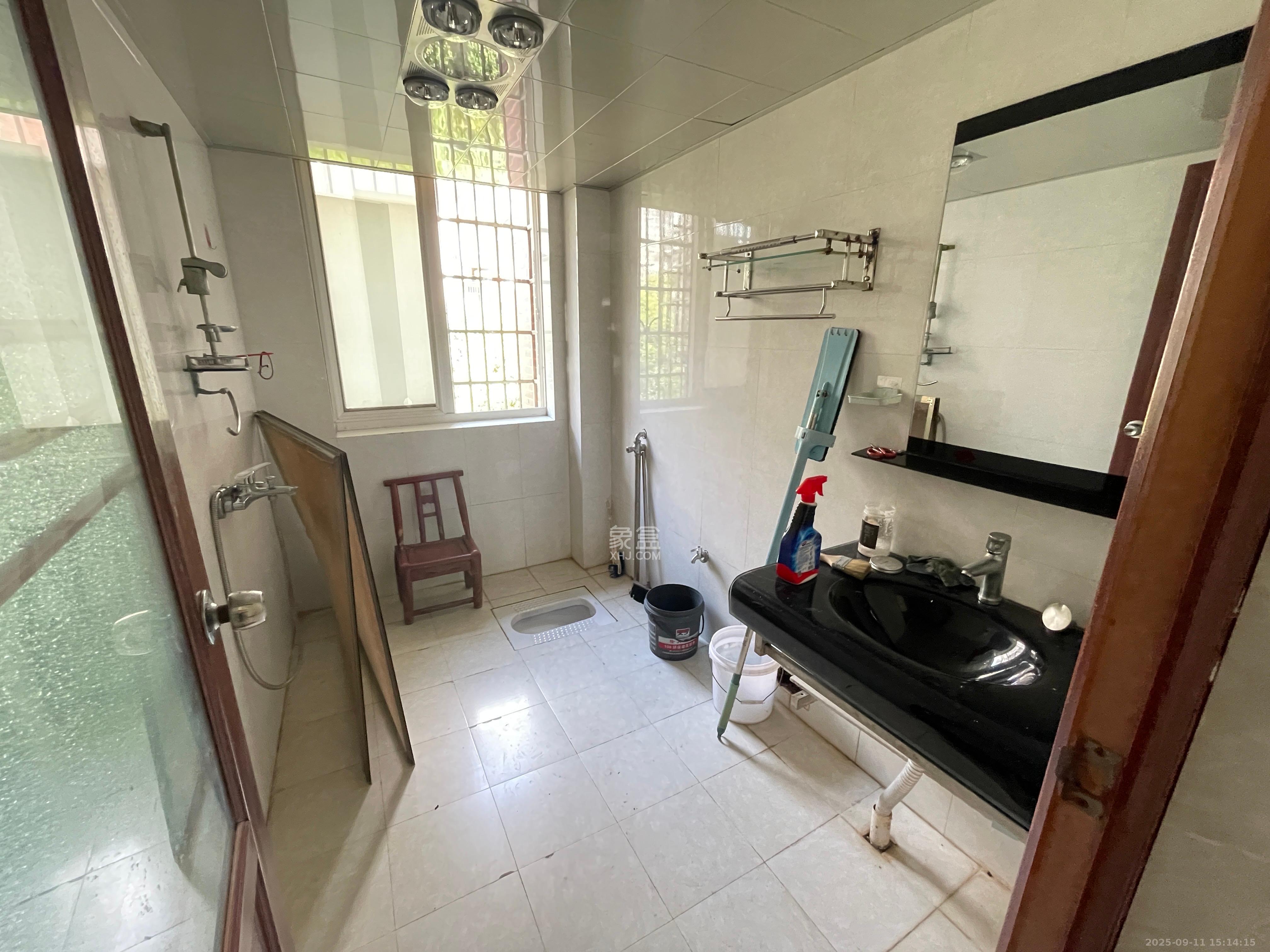 山水英伦  3室2厅2卫    1800.0元/月 山水英伦  3室2厅2卫    1800.0元/月室内图