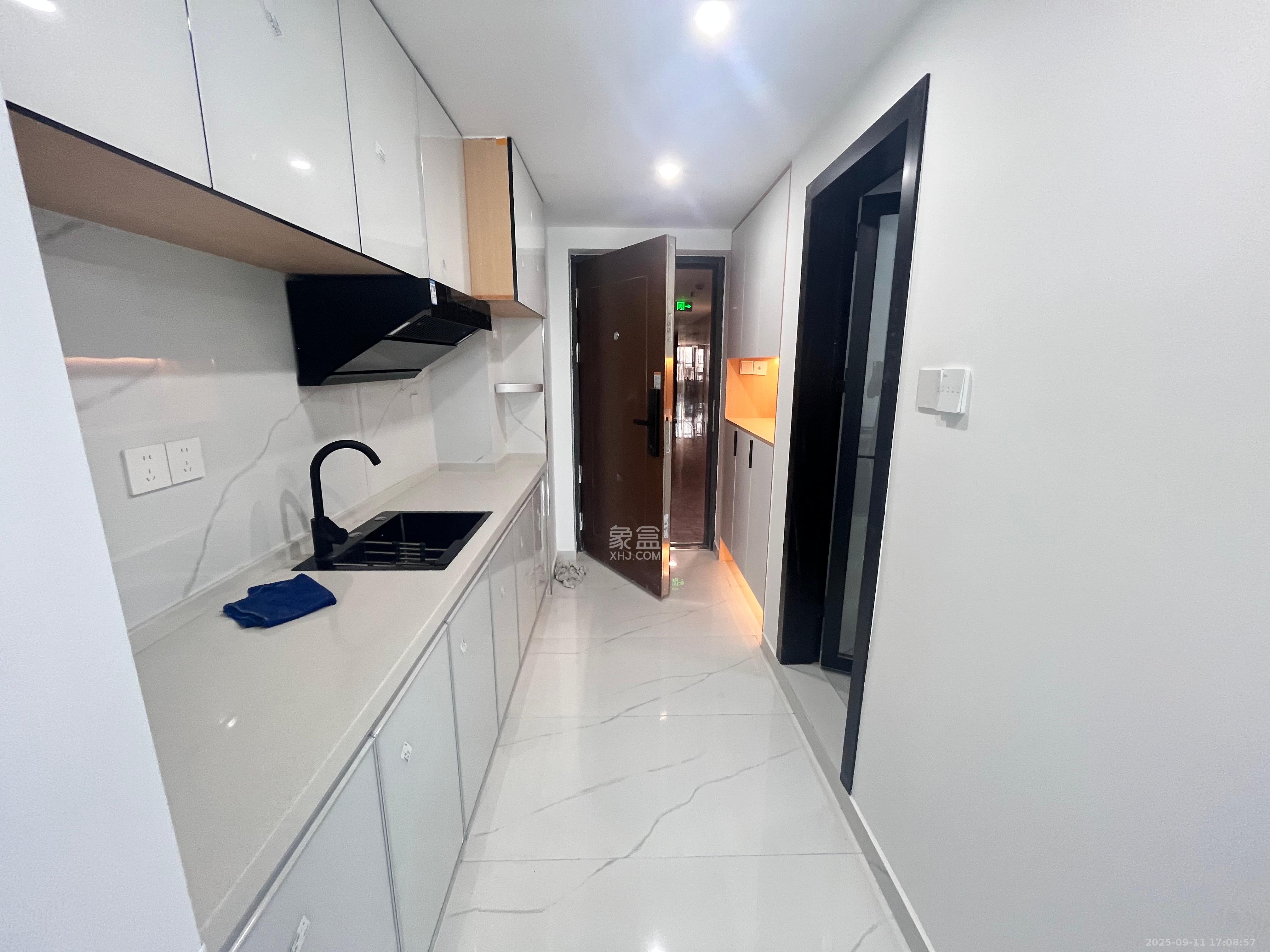 越秀悦湖台  2室2厅1卫    2600.0元/月 越秀悦湖台  2室2厅1卫    2600.0元/月室内图