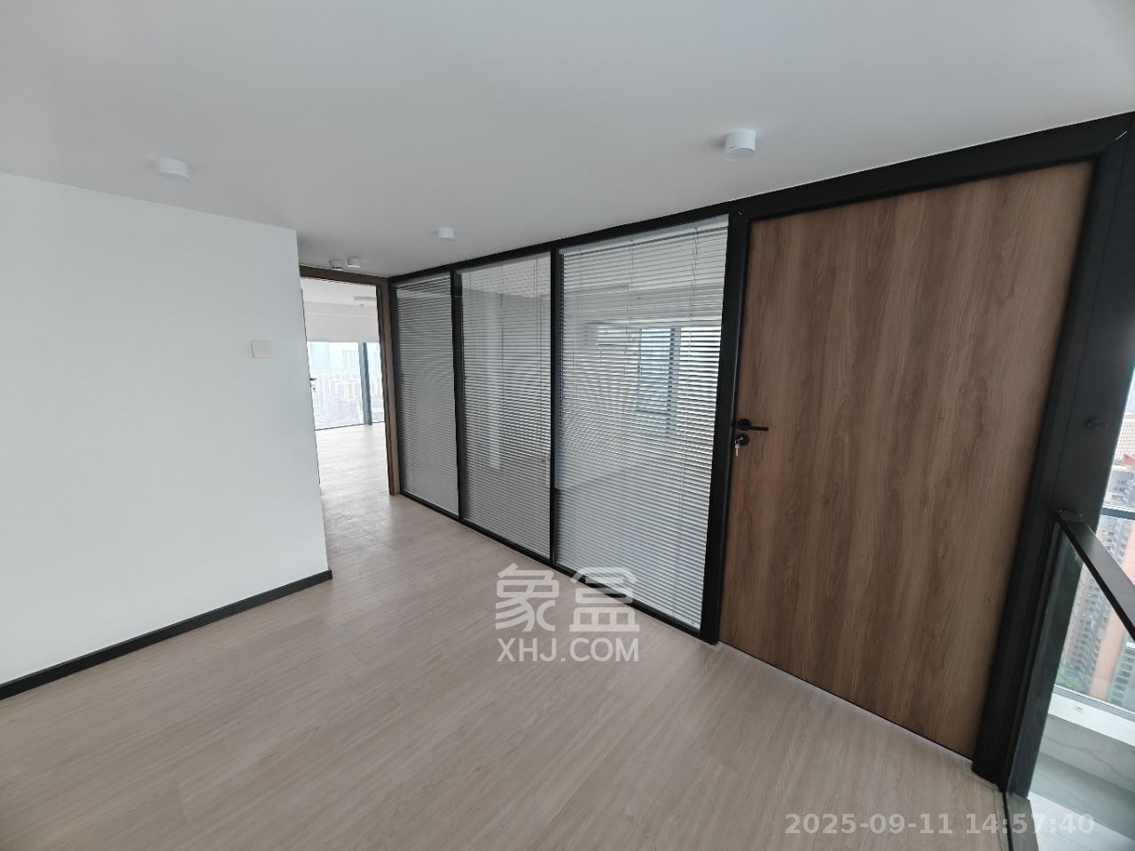 京武浪琴山三期(京武中心) 1室2厅2卫 7800.0元/月 京武浪琴山三期(京武中心) 1室2厅2卫 7800.0元/月室内图