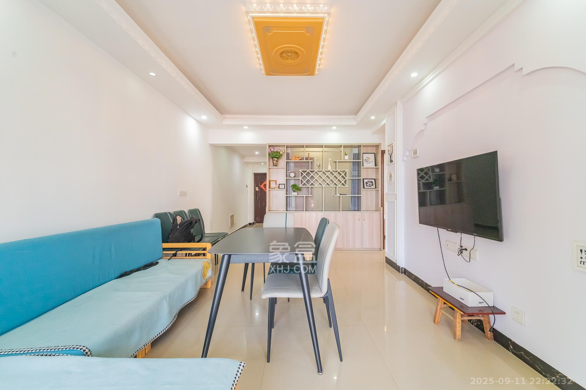 水岸世景  3室2厅1卫    60.8万 水岸世景  3室2厅1卫    60.8万客厅