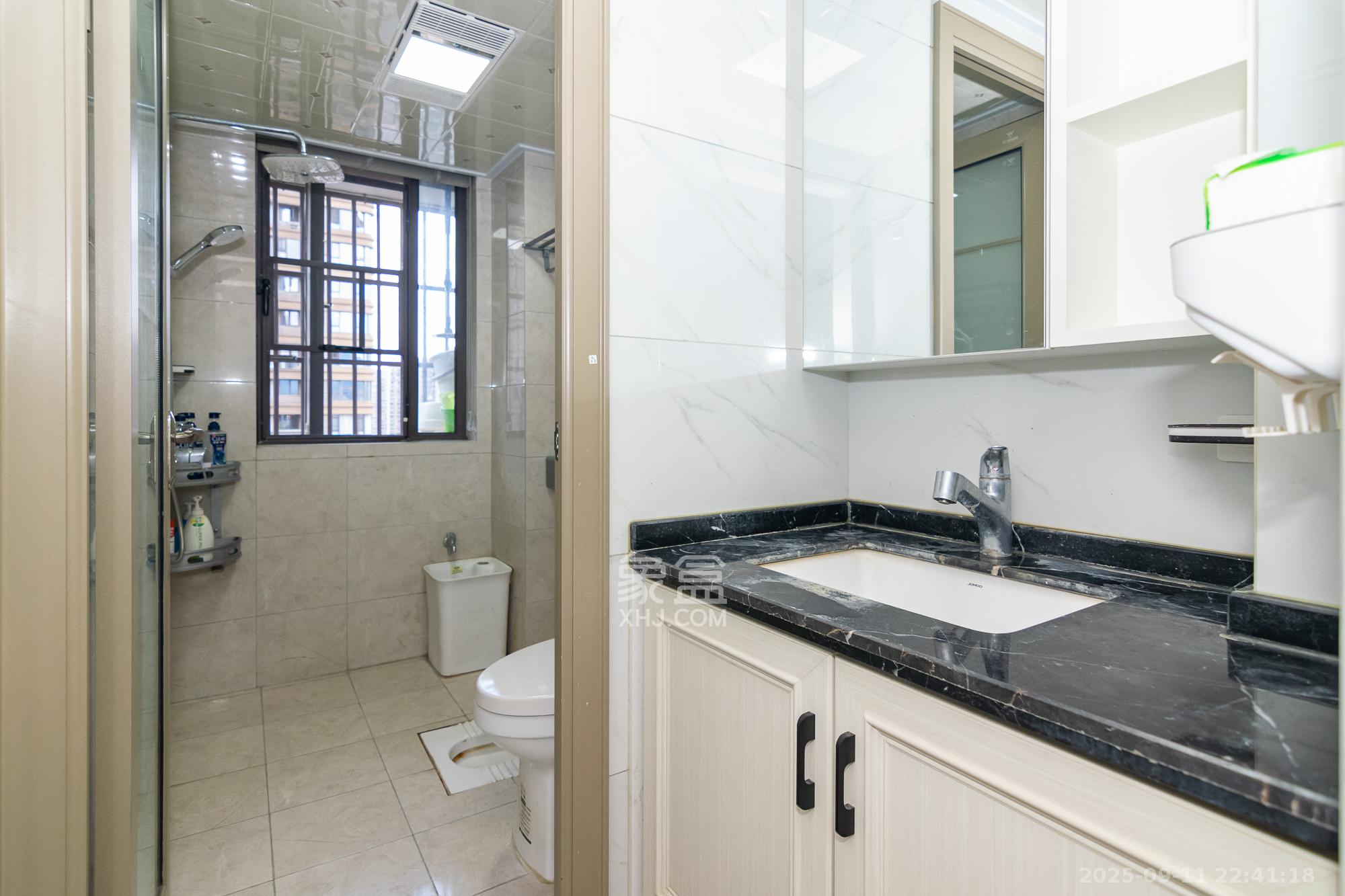 润和美郡（润和紫郡五期）  5室2厅2卫    129.8万卫生间