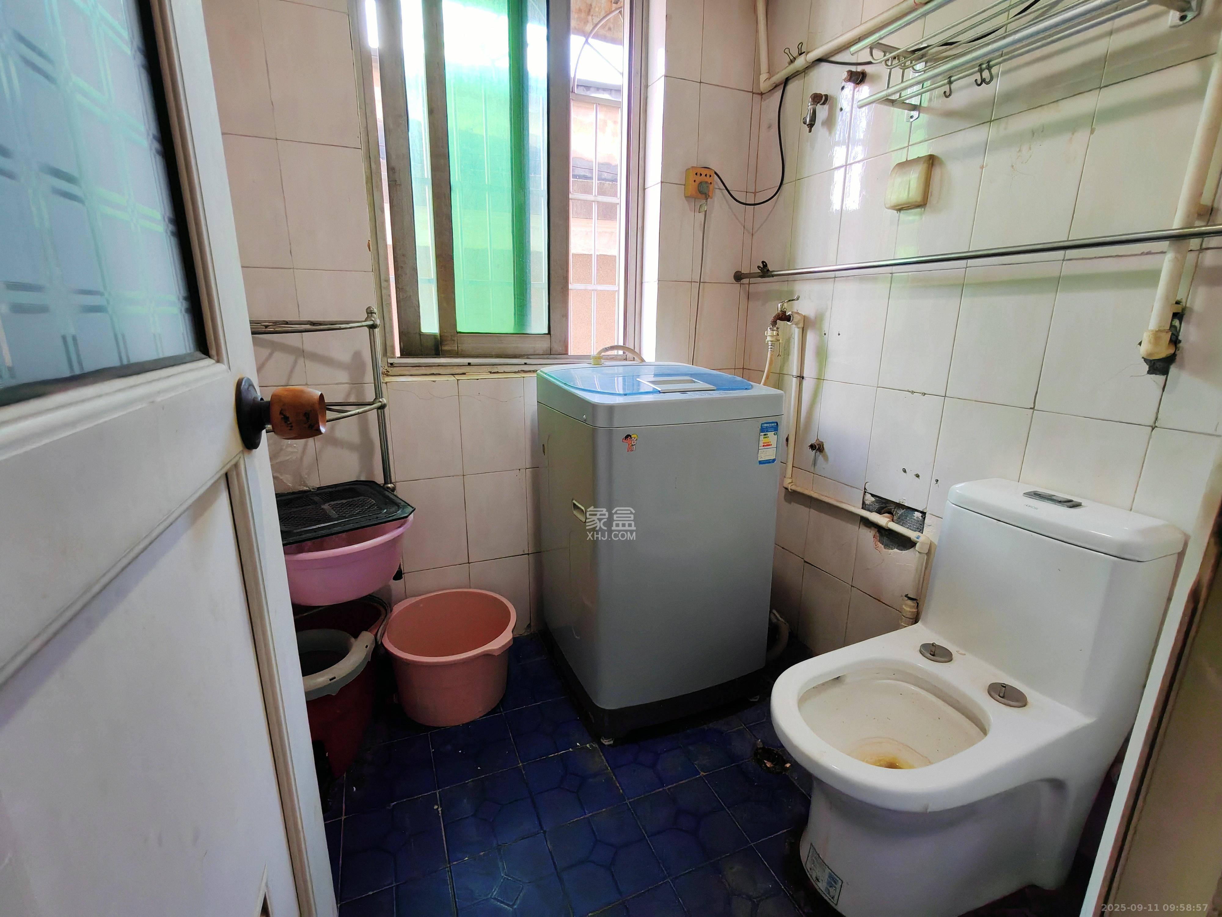 紫荆花园  3室2厅2卫    1800.0元/月室内图