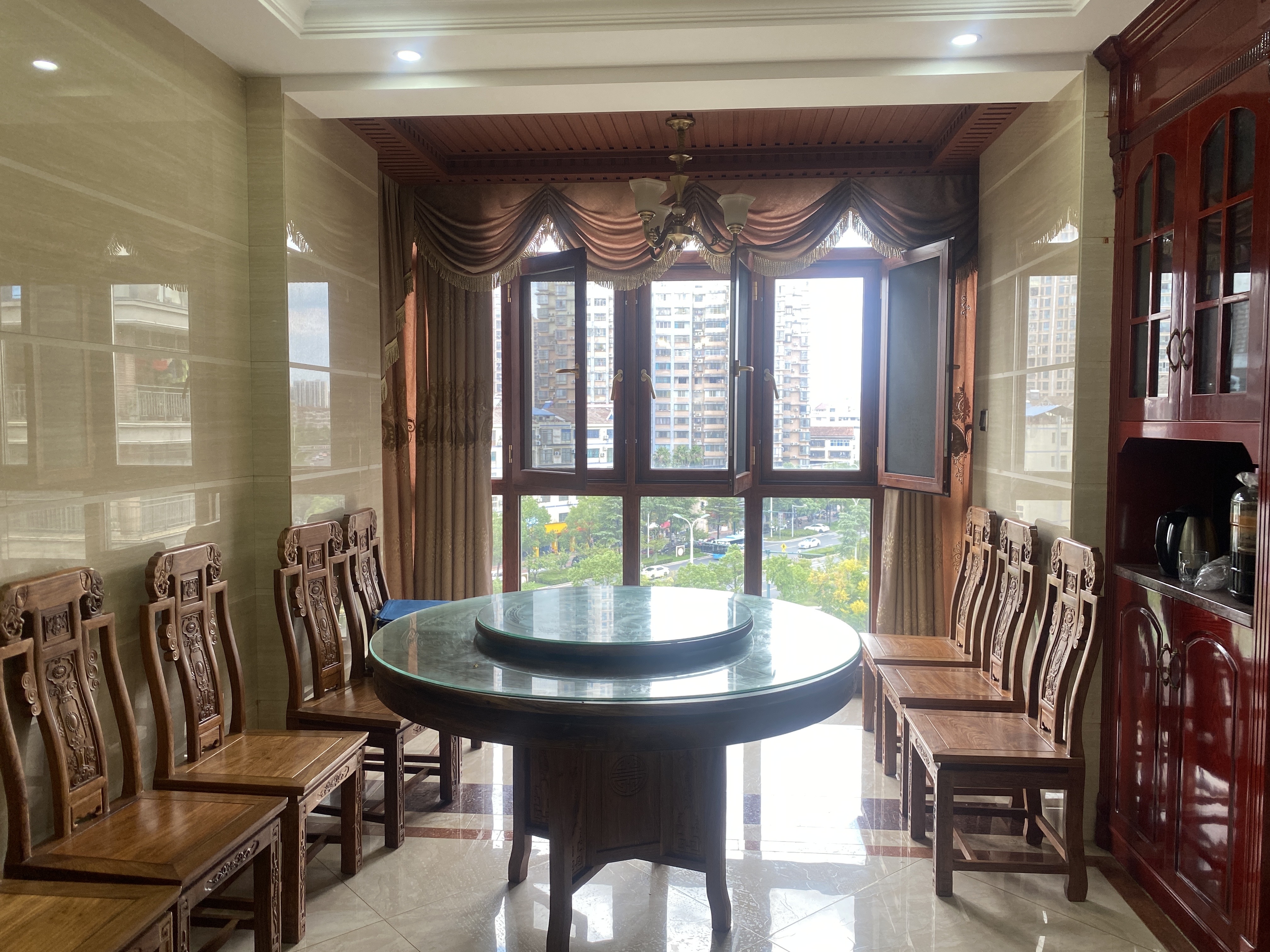 国土鑫苑 4室2厅2卫 138.8万 国土鑫苑 4室2厅2卫 138.8万客厅