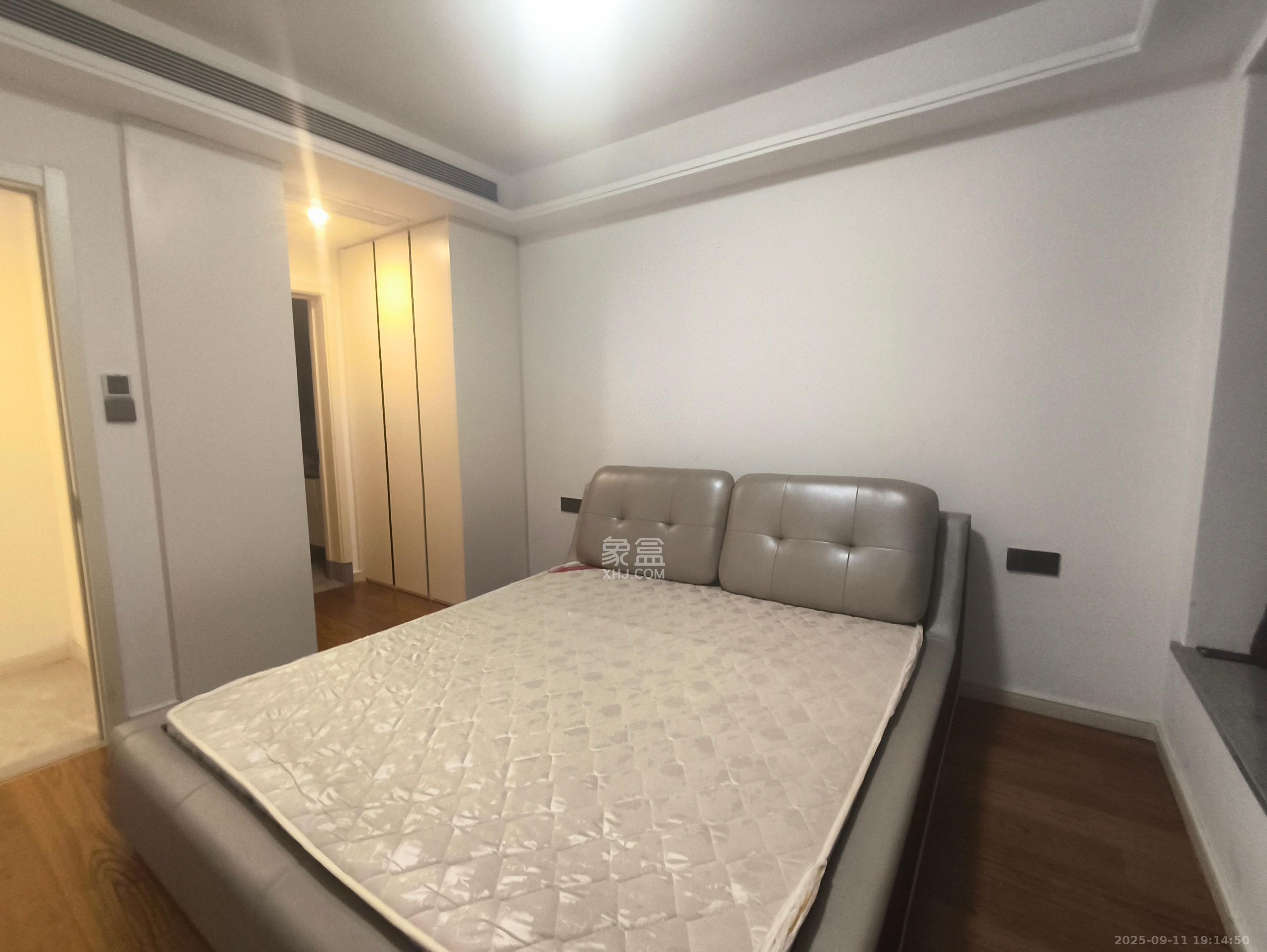 万科金色梦想C区  4室2厅2卫    4000.0元/月 万科金色梦想C区  4室2厅2卫    4000.0元/月室内图