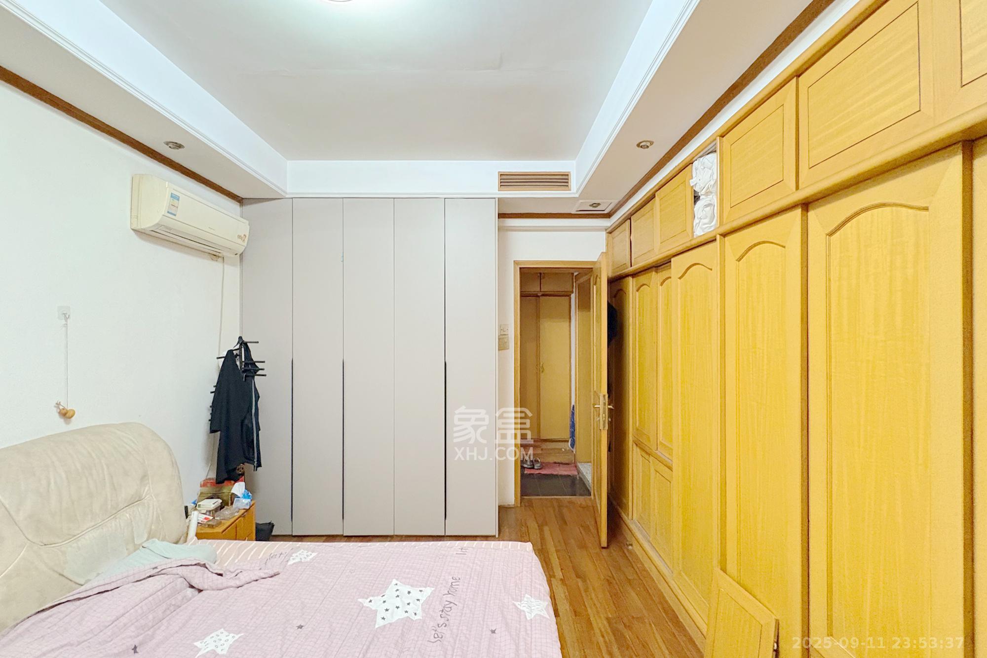 和光公寓  3室2厅2卫    82.8万 和光公寓  3室2厅2卫    82.8万卧室