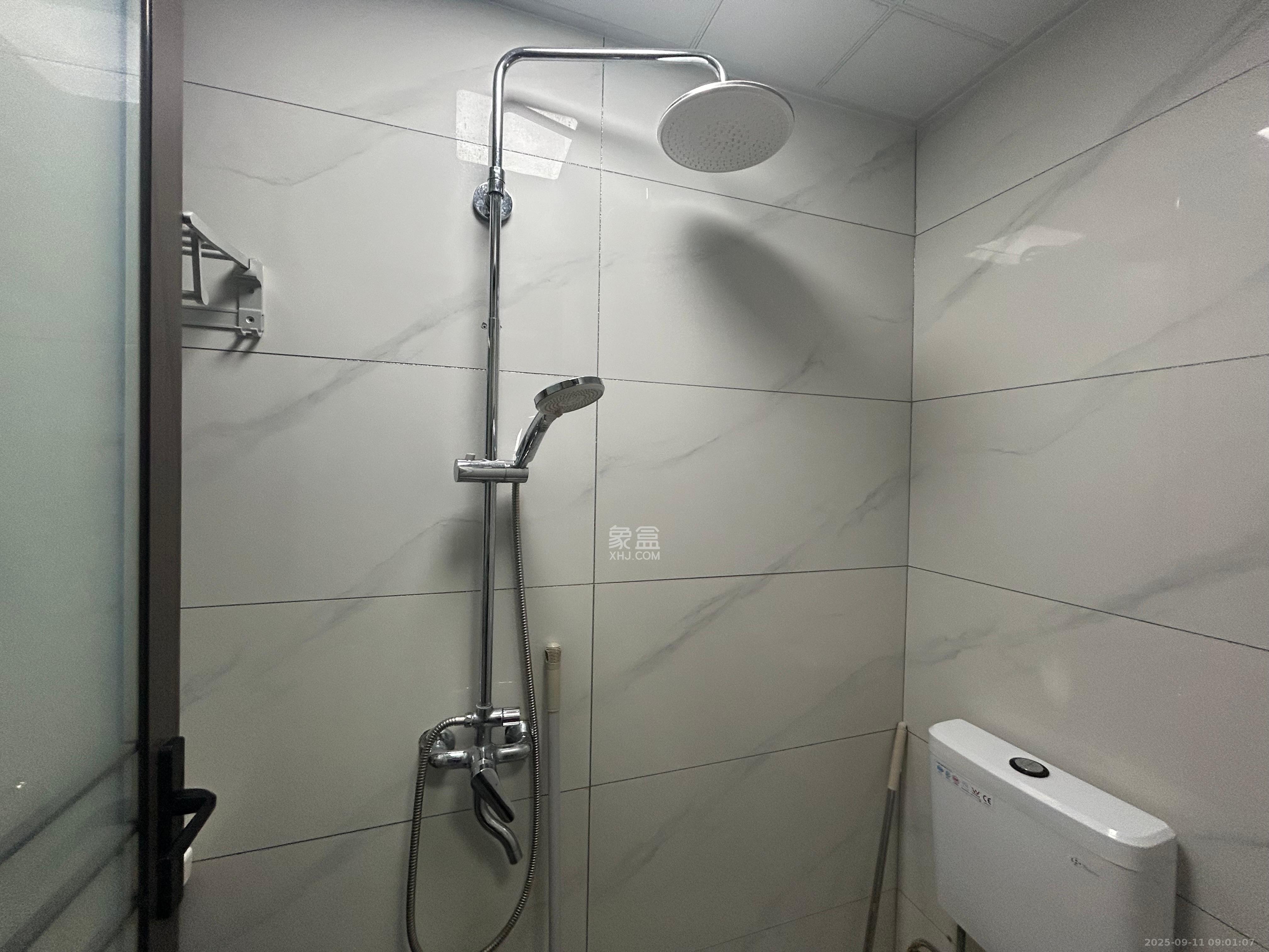 保利香槟国际 1室1厅1卫 1200.0元/月 保利香槟国际 1室1厅1卫 1200.0元/月室内图