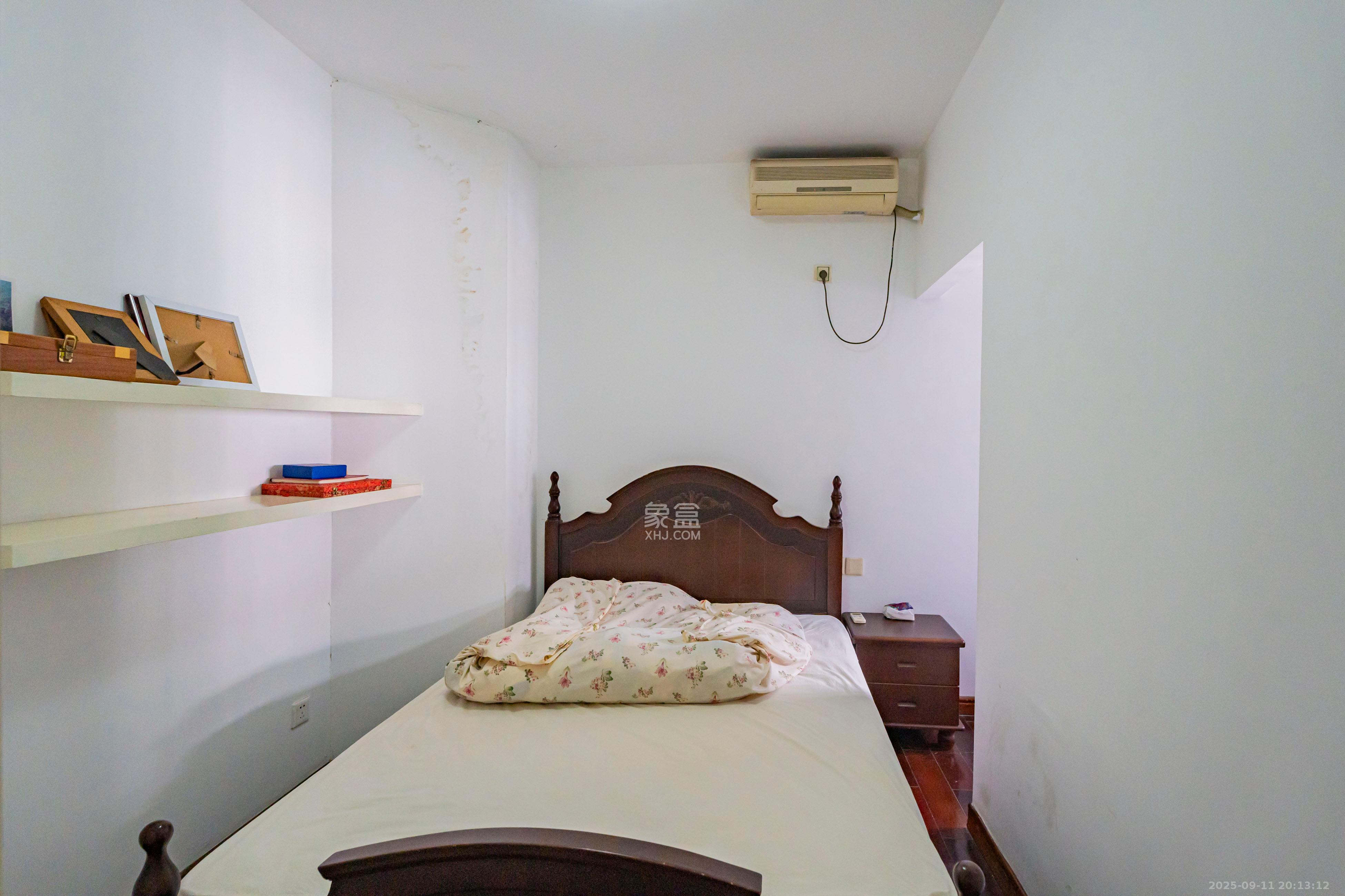 兴汉大厦 4室2厅2卫 128.0万 兴汉大厦 4室2厅2卫 128.0万卧室