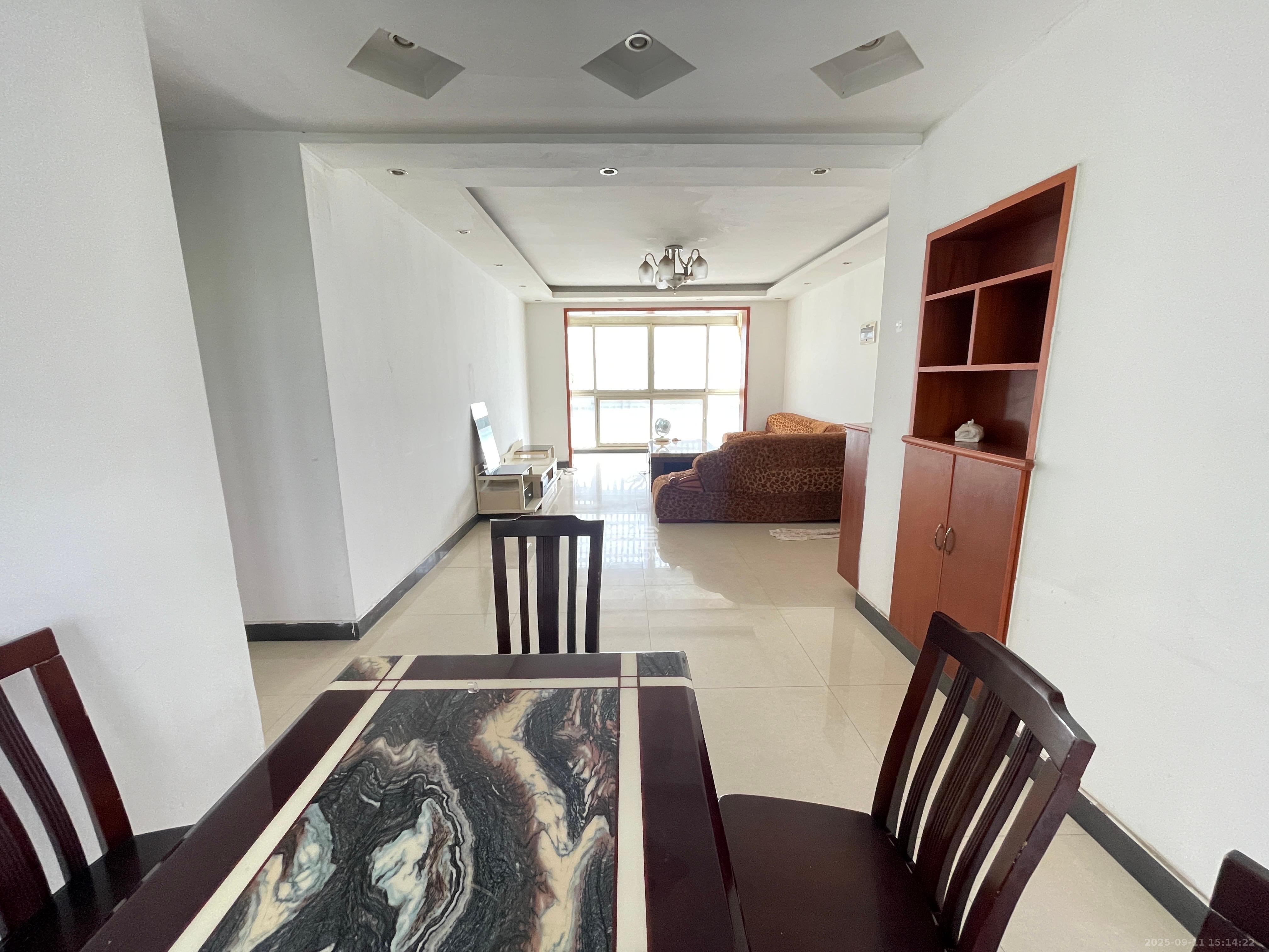 山水英伦  3室2厅2卫    1800.0元/月 山水英伦  3室2厅2卫    1800.0元/月室内图