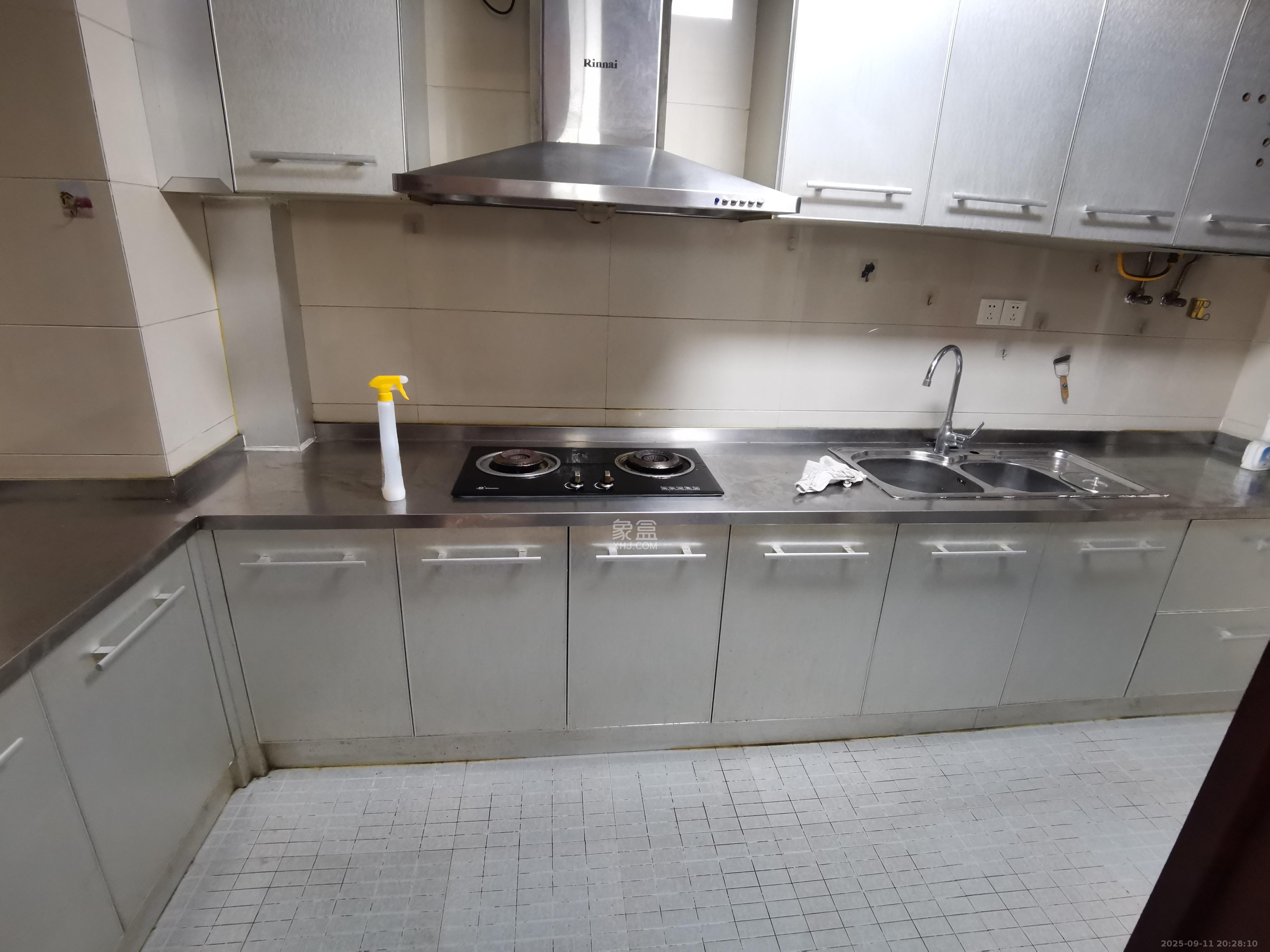 浏阳河畔家园  3室2厅1卫    2800.0元/月 浏阳河畔家园  3室2厅1卫    2800.0元/月室内图