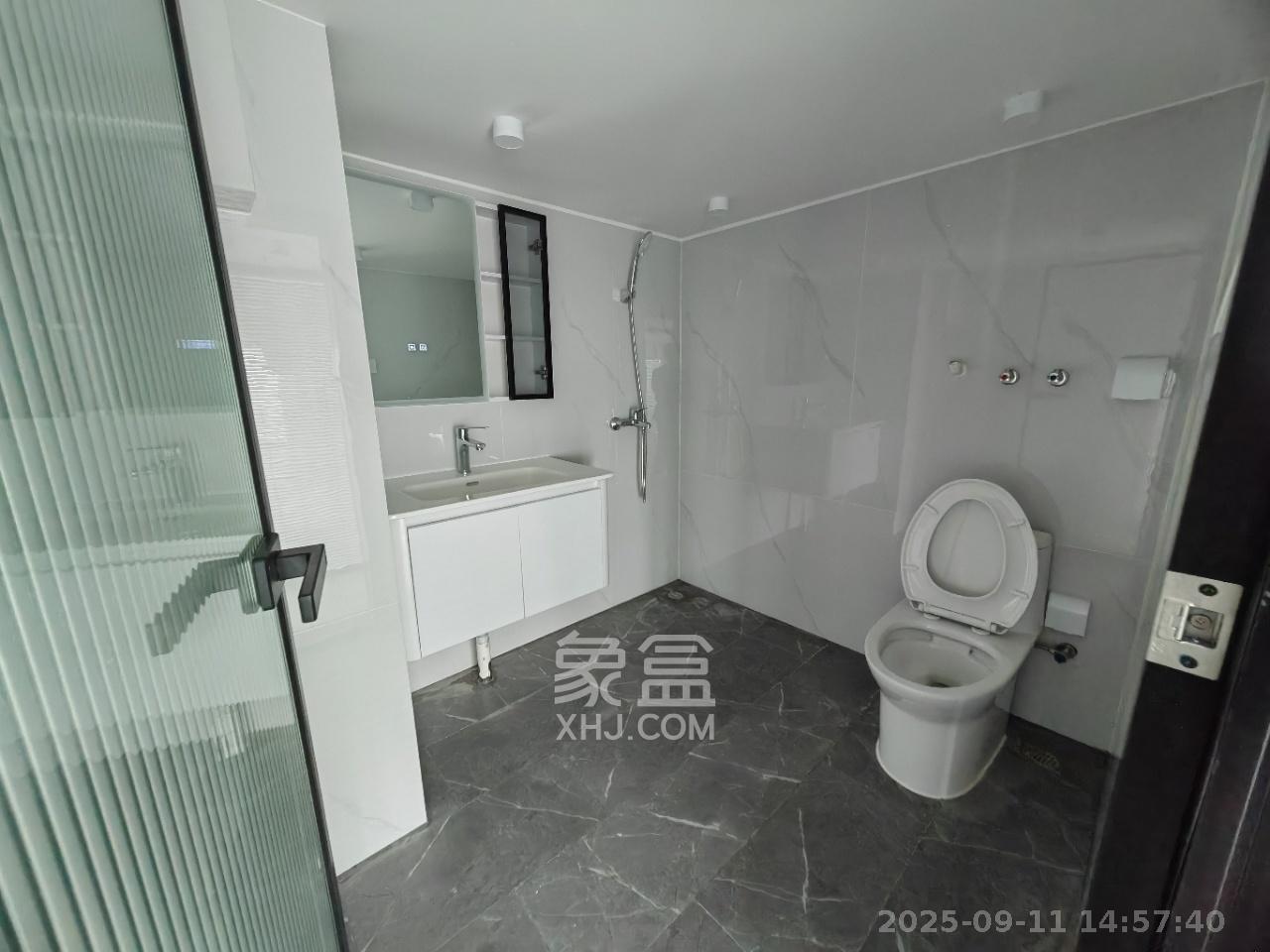 京武浪琴山三期(京武中心) 1室2厅2卫 7800.0元/月 京武浪琴山三期(京武中心) 1室2厅2卫 7800.0元/月室内图