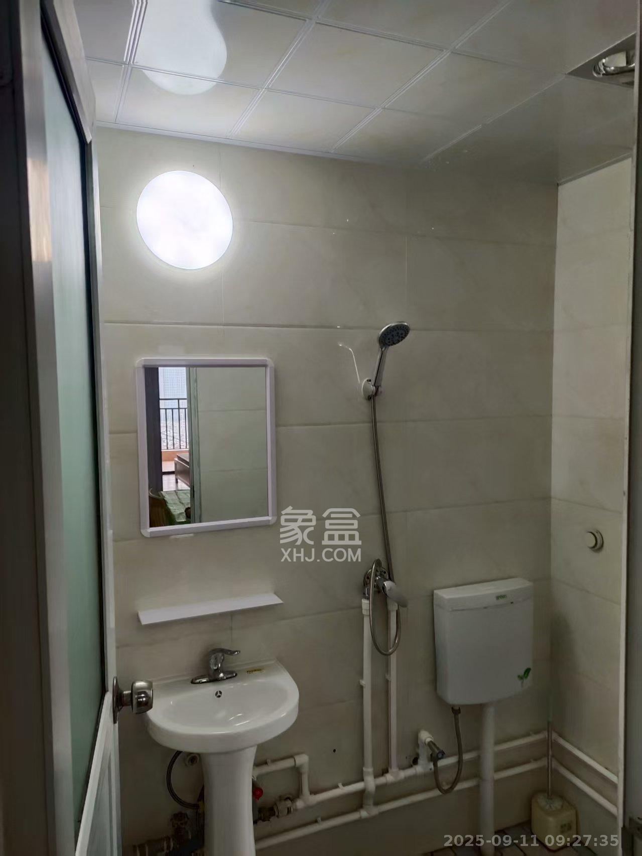 百纳广场(百纳公寓) 2室2厅1卫 2500.0元/月 百纳广场(百纳公寓) 2室2厅1卫 2500.0元/月室内图