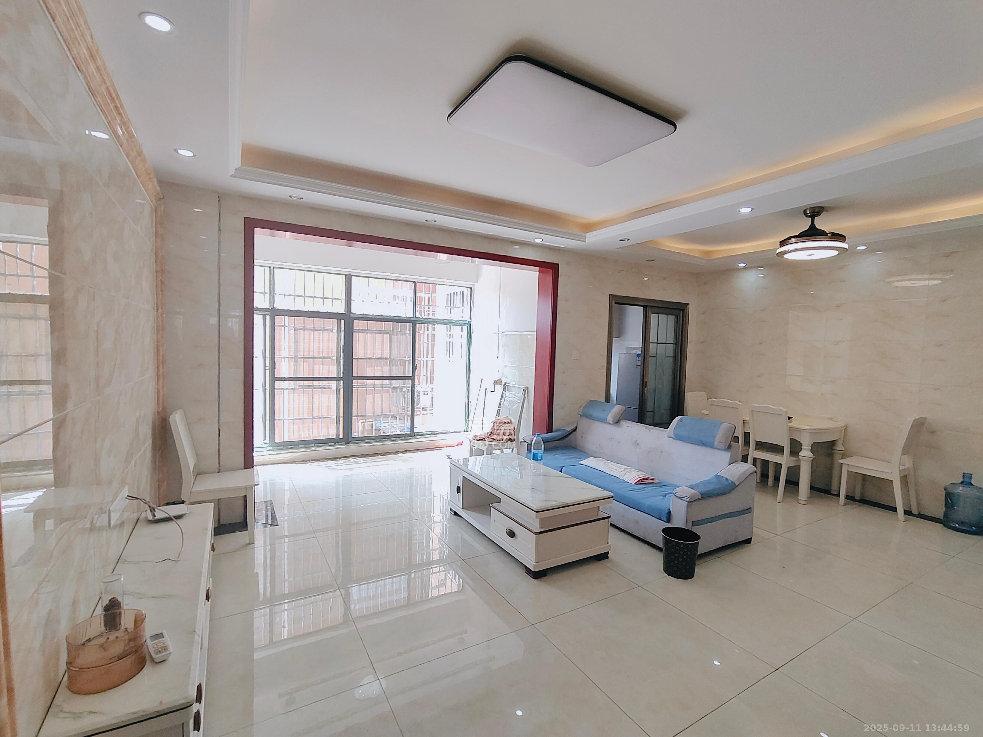 领东汇  4室2厅1卫    2500.0元/月 领东汇  4室2厅1卫    2500.0元/月室内图