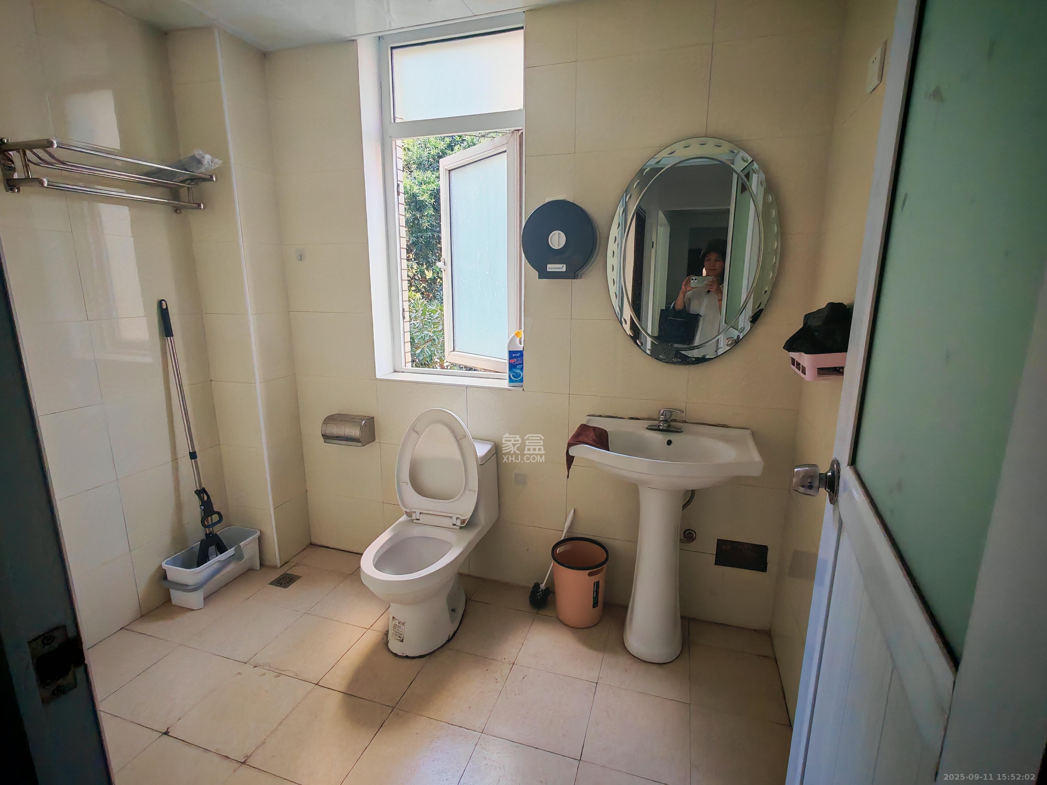 山语城一期 1室2厅2卫 2300.0元/月 山语城一期 1室2厅2卫 2300.0元/月室内图